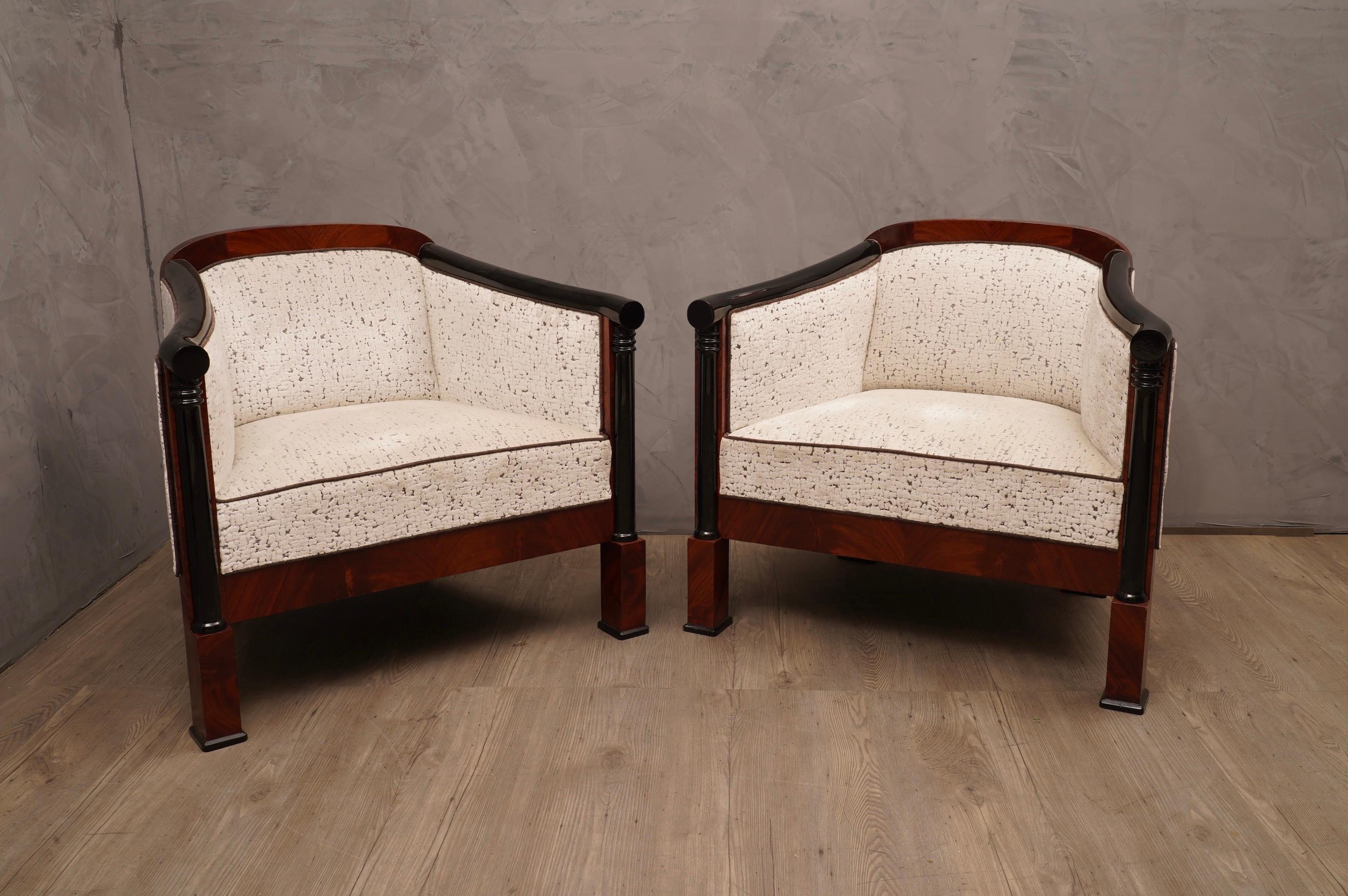 Mid-20th Century Art Deco Walnut Wood and White Velvet Armchairs, 1940 For Sale