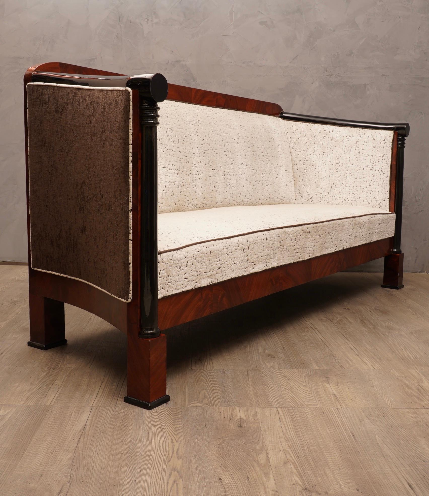 Mid-Century Modern Art Deco Walnut Wood and White Velvet Sofa, 1940 For Sale