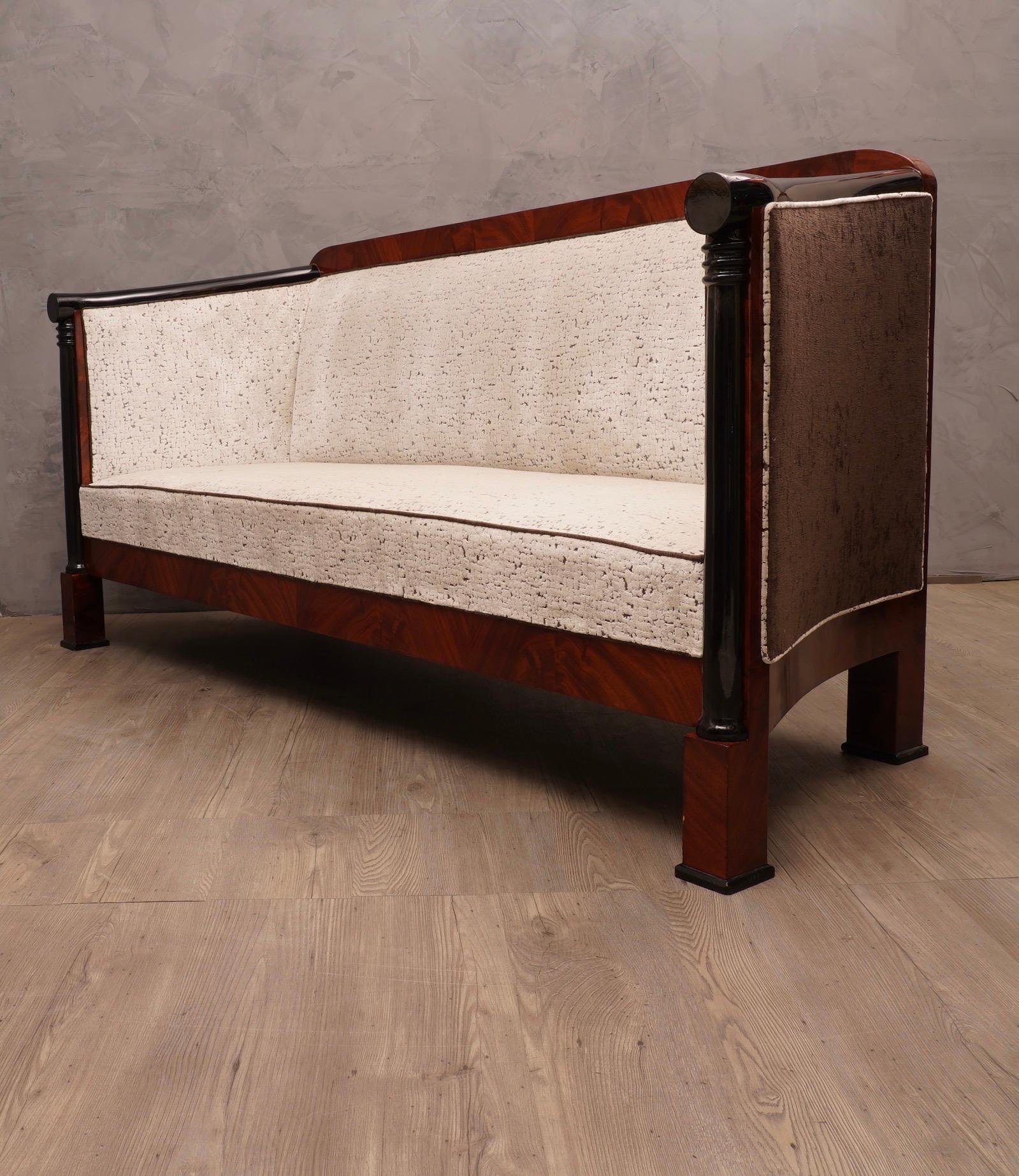 Beech Art Deco Walnut Wood and White Velvet Sofa, 1940 For Sale