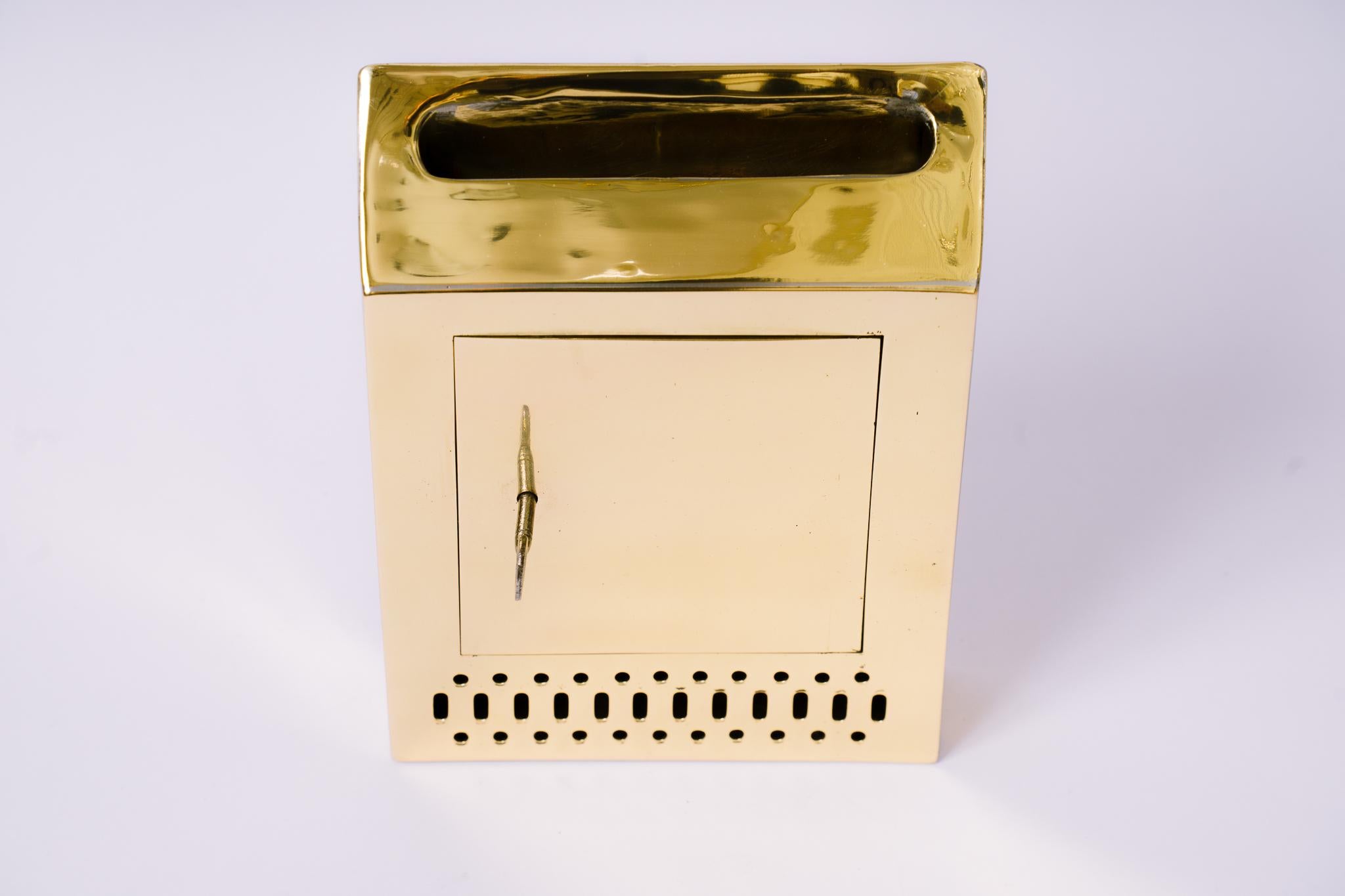 Art Deco Mail Box vienna around 1920
Polished and stove enaameled
Original key.