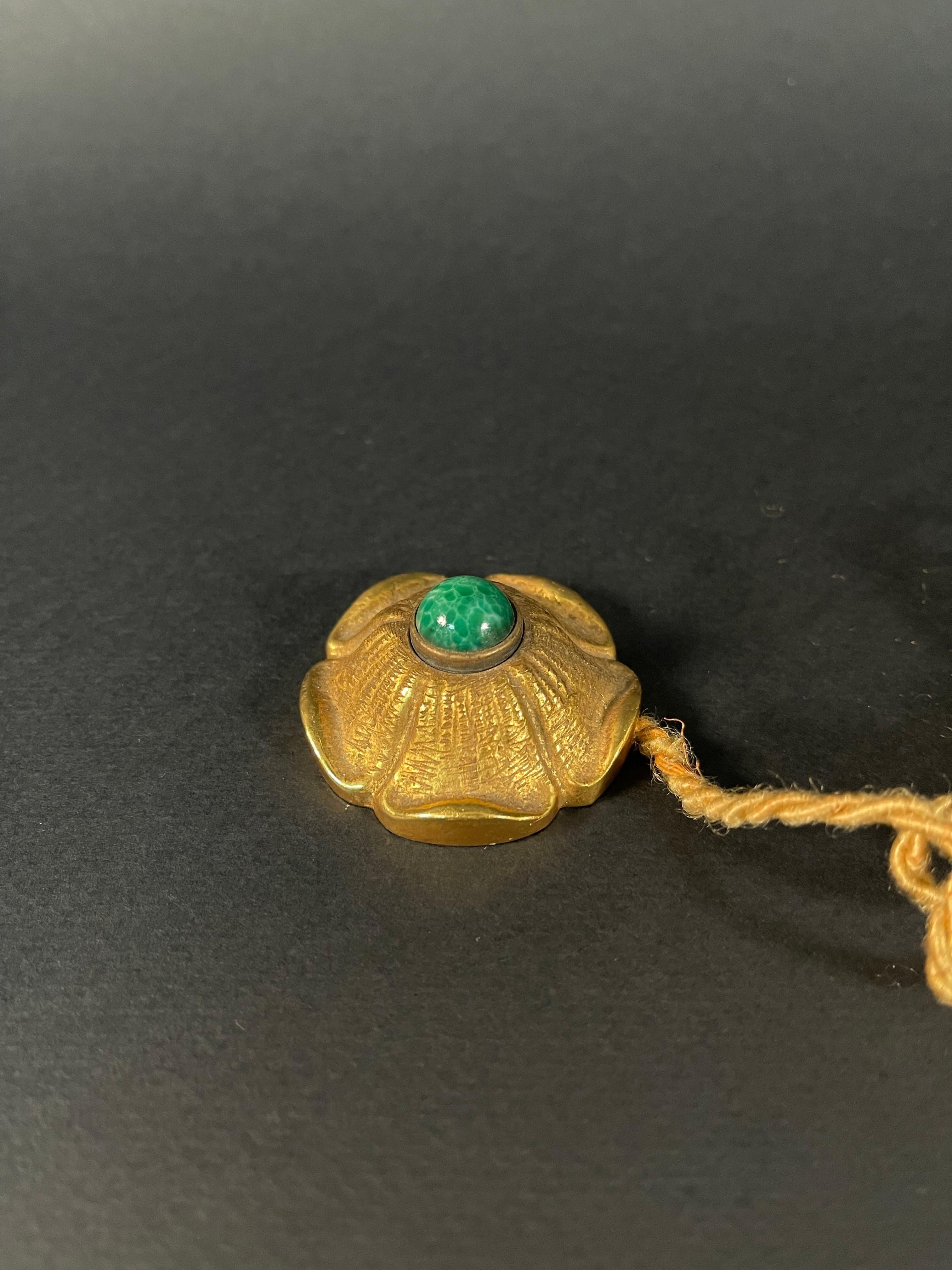 Campanello in bronzo Art Decò Maison Charles Credited Guilt in vendita 1