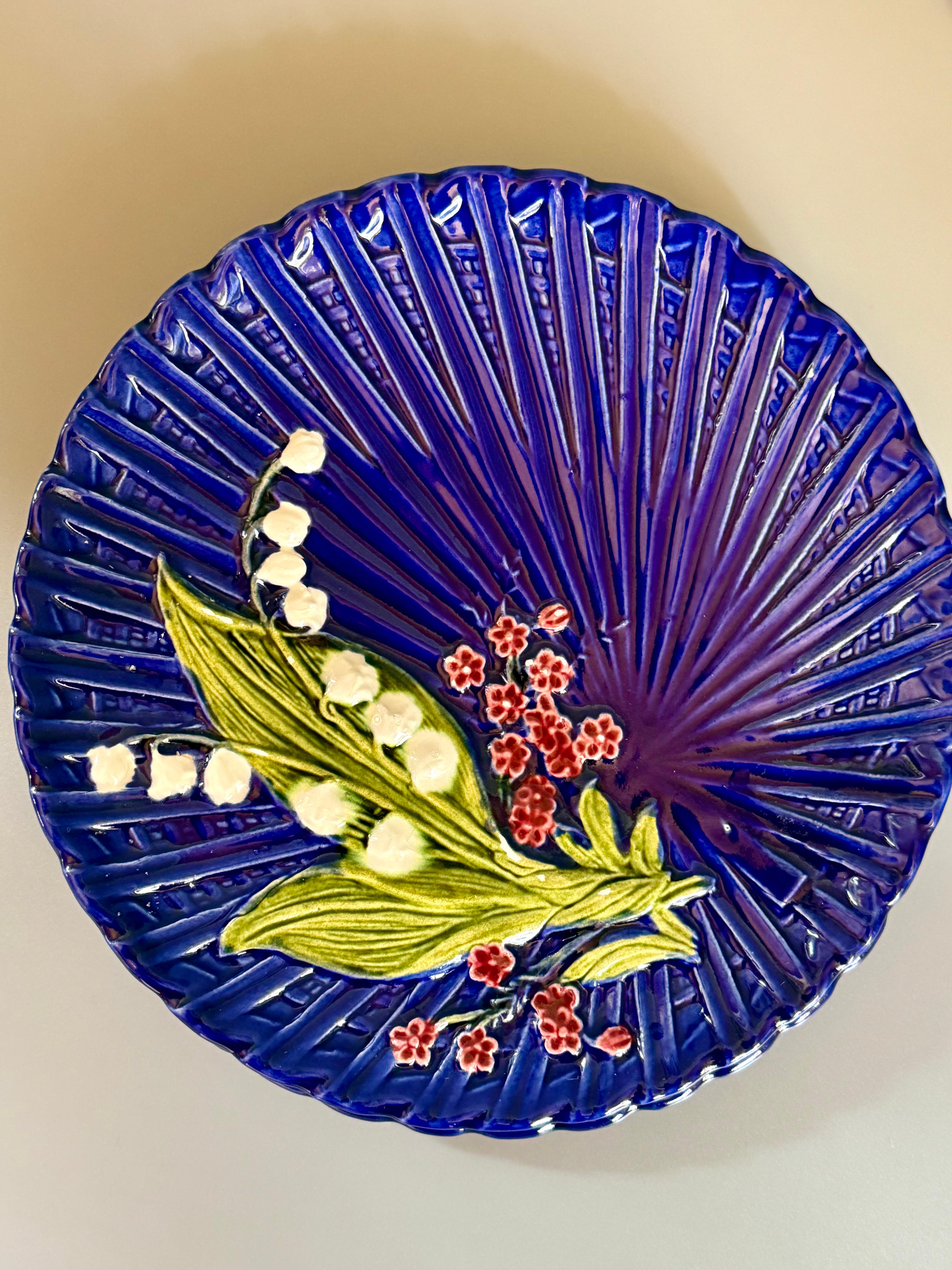 Art Deco Schramberg Majolica 3 piatti Mughetto In condizioni buone in vendita a Uppsala , SE