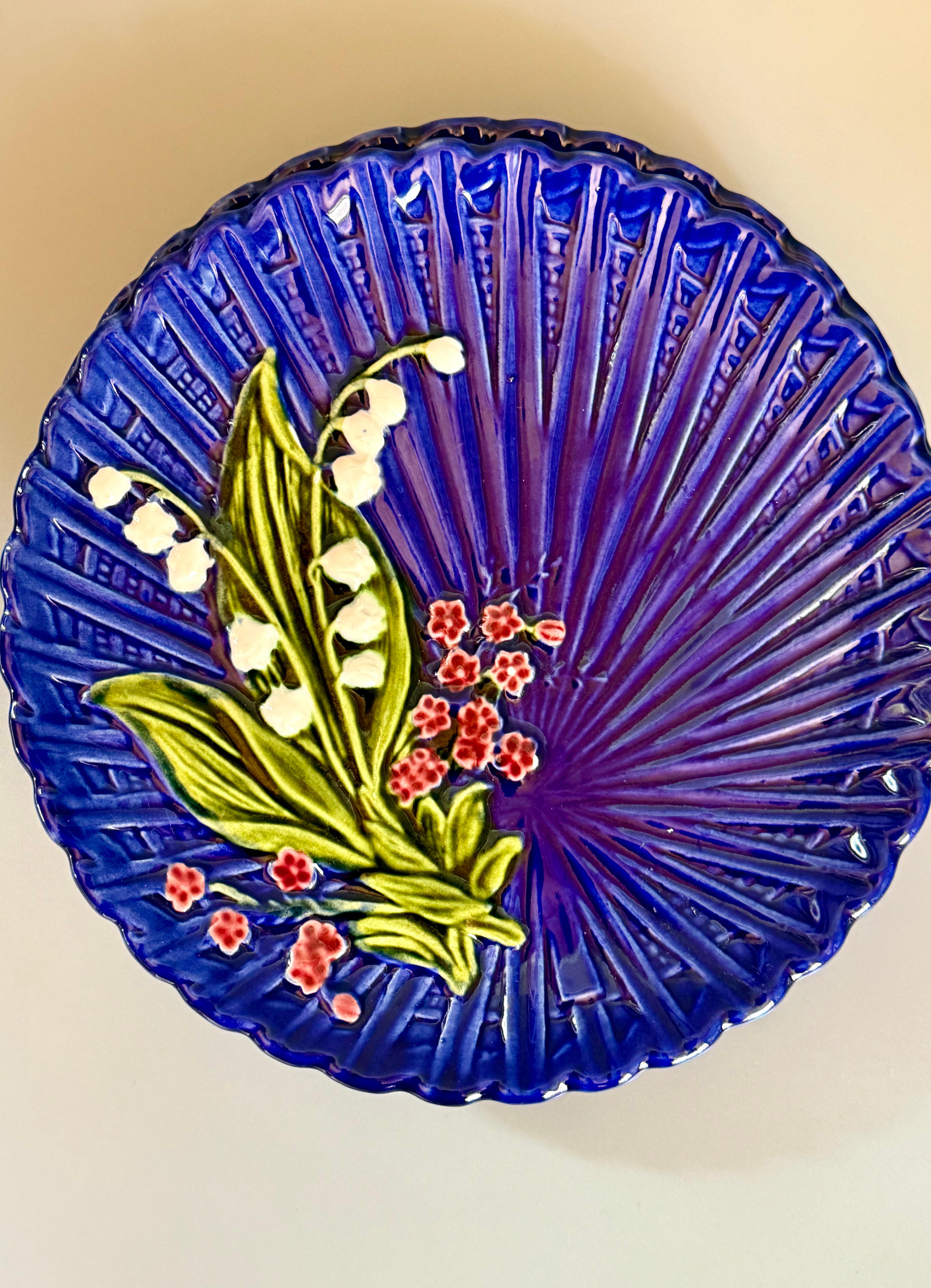 Inizio XX secolo Art Deco Schramberg Majolica 3 piatti Mughetto in vendita
