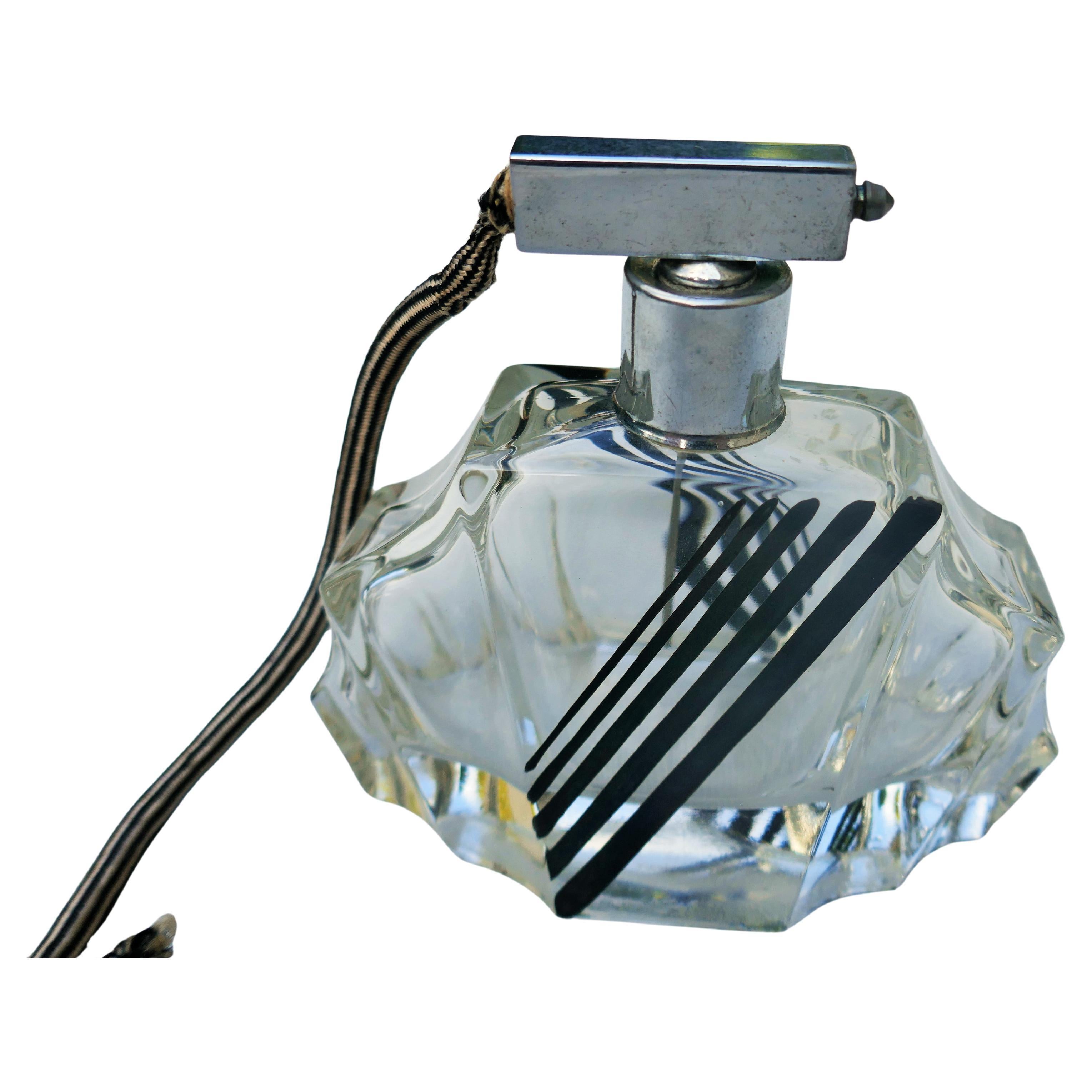 Art Deco makeup sets attributed to Karl Palda.
Missing atomizer and small crack under the lid.
Thank you.