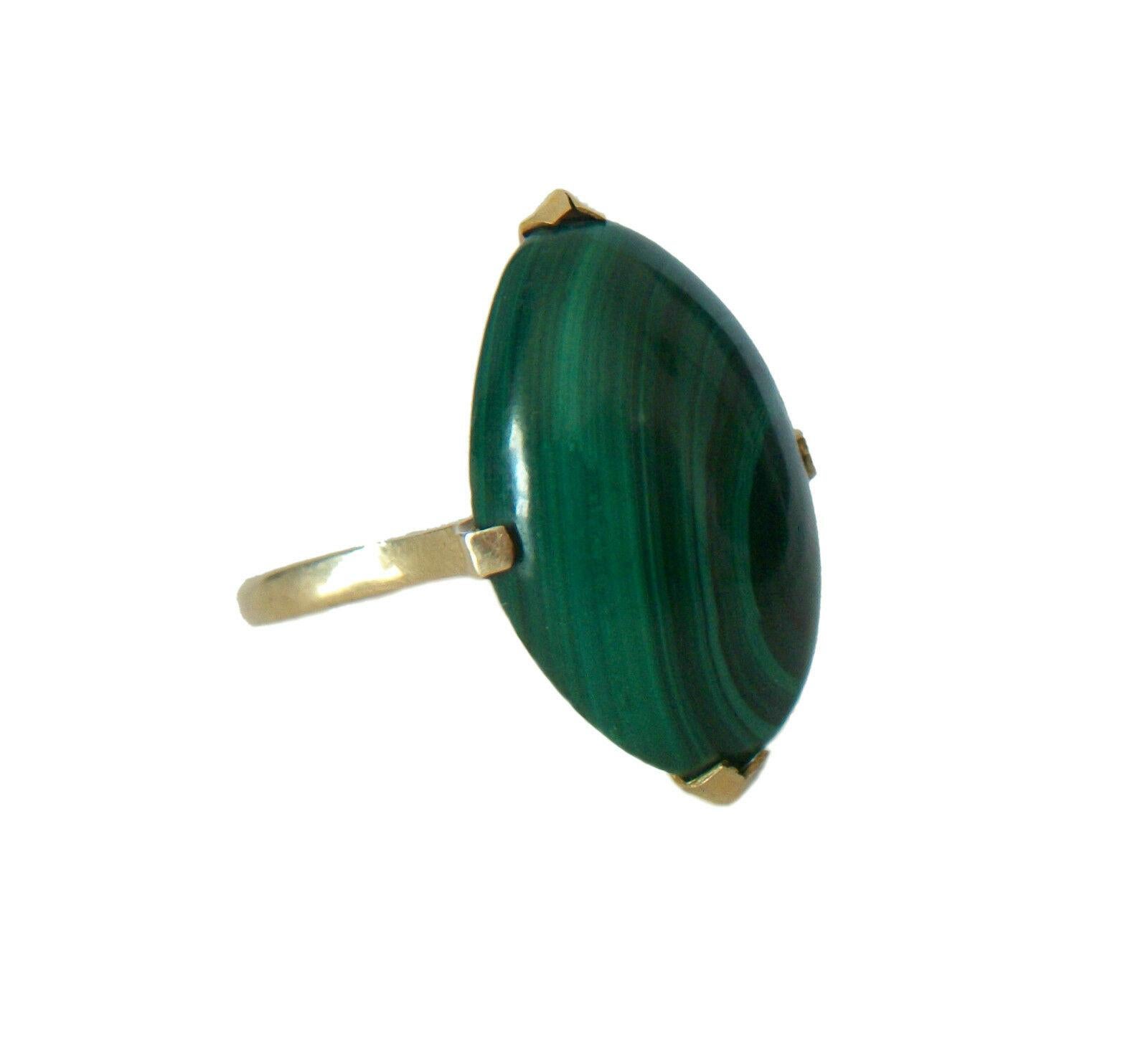 Art Deco women's cocktail ring set with large oval cabochon malachite - 9 karat yellow gold setting - full hallmarked to the interior of the band - signed DHJ (unidentified maker) - United Kingdom - early 20th century.

Excellent condition - all