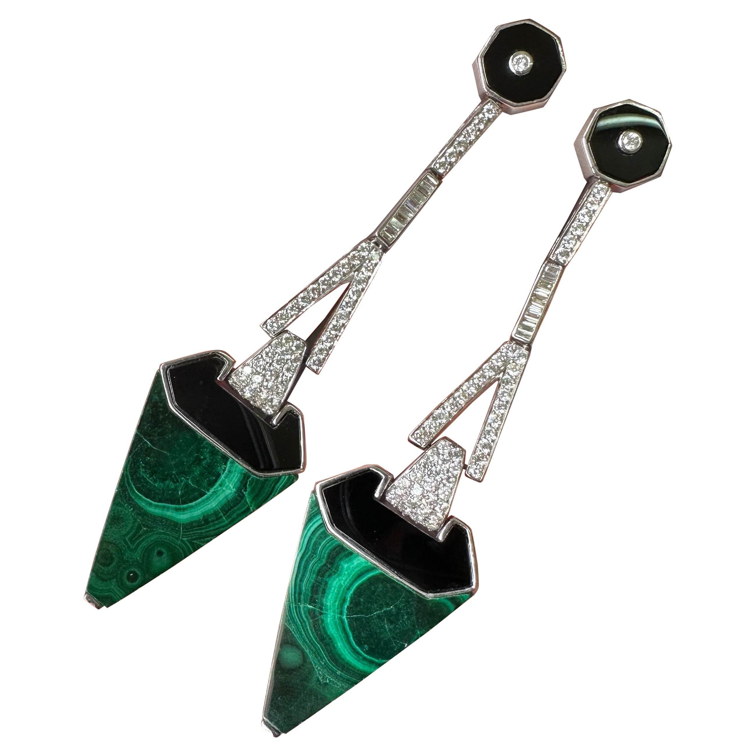 Pendants d'oreilles Art-Déco en malachite et onyx en vente