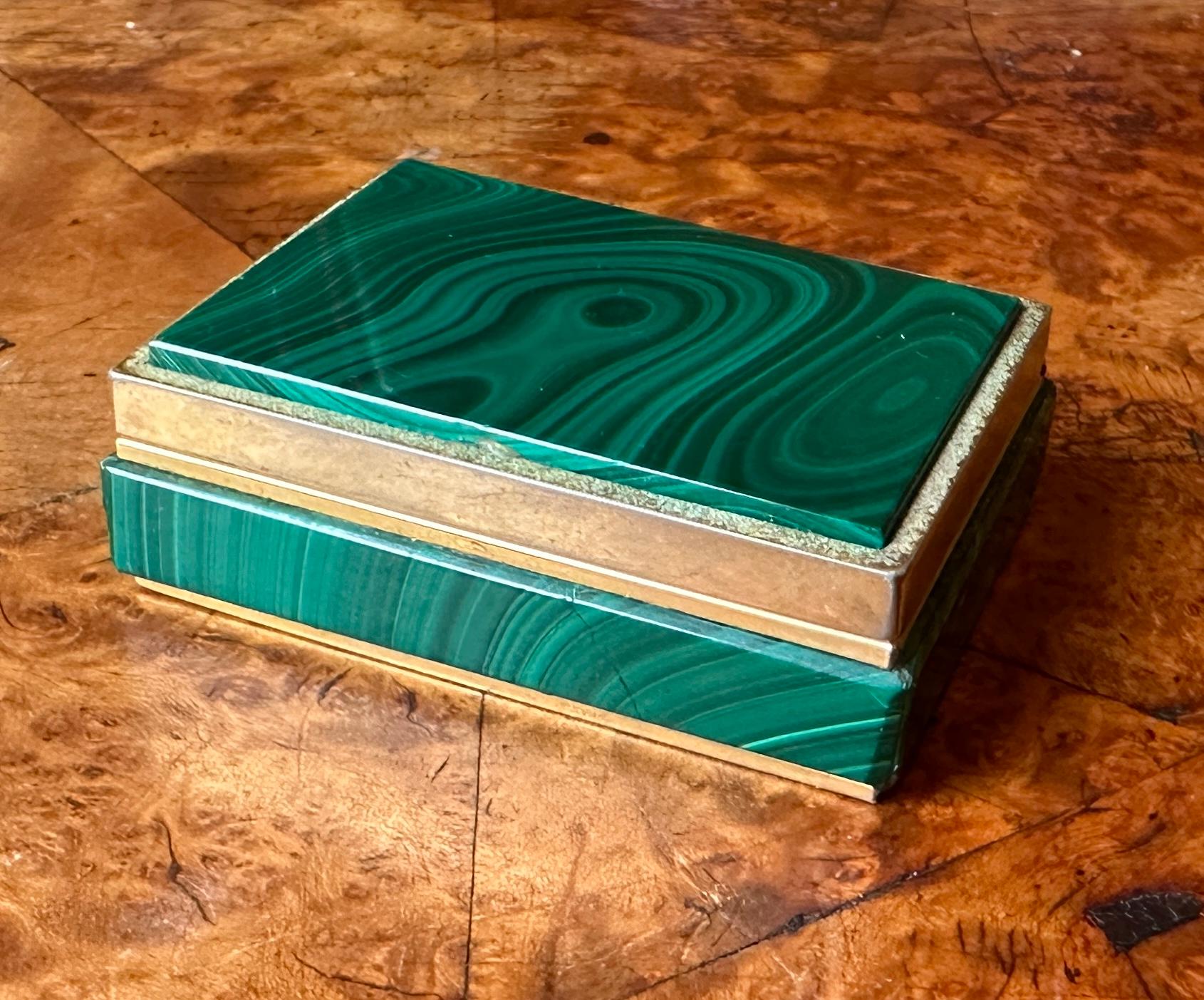 Art Deco Malachite Brass Pill Jewelry Box Antique Lidded In Excellent Condition For Sale In New York, NY