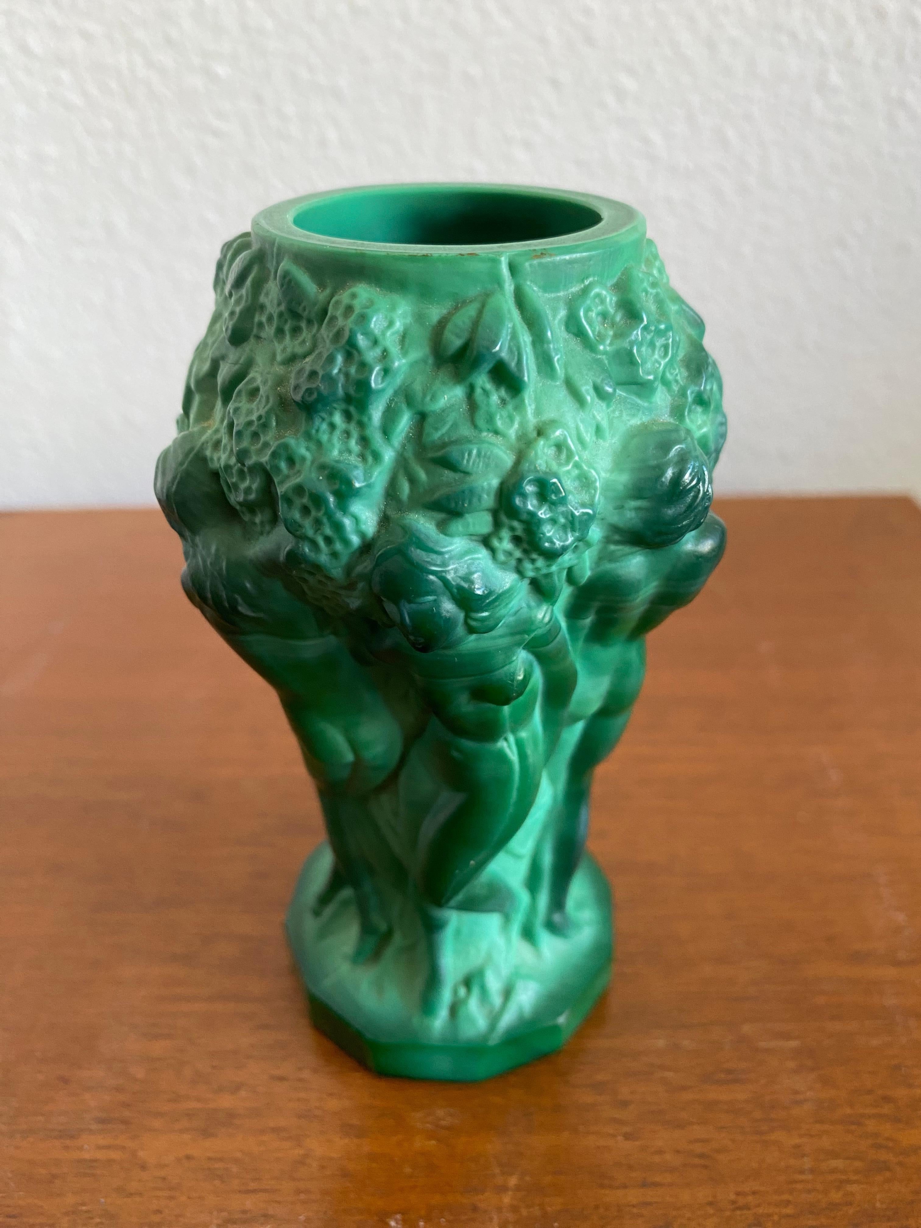 Lovely Art Deco small vase designed by Curt Schlevogt. Vibrant color.