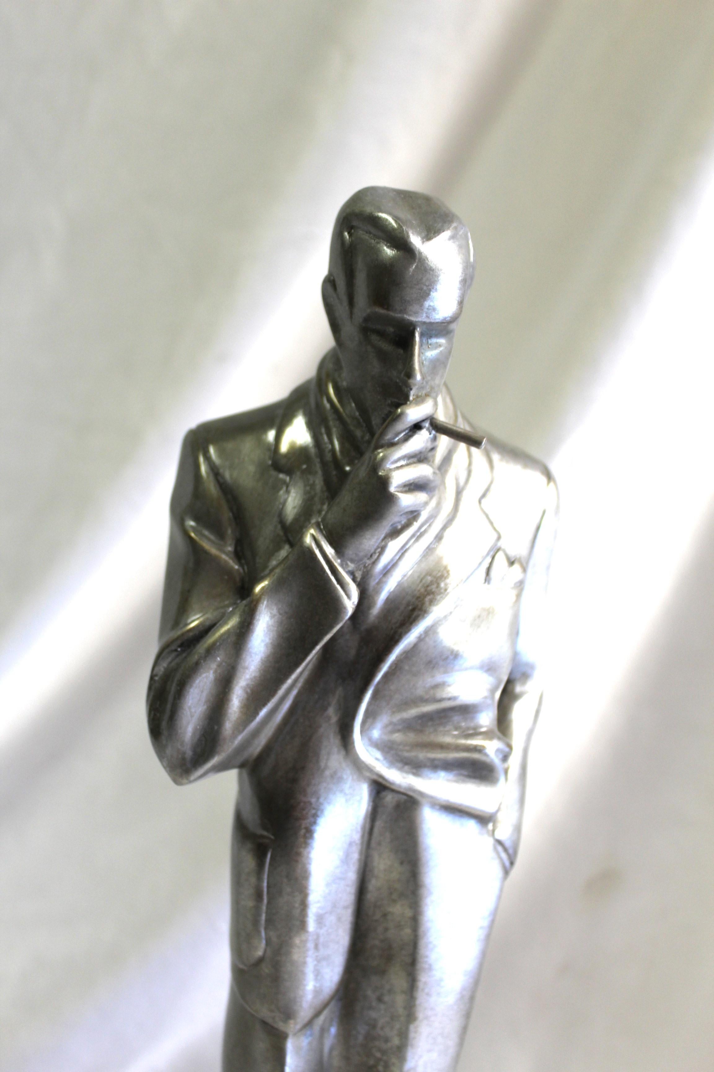 Art Decó Figura masculina  el Fumador de Bronce Plateado Estadounidense en venta