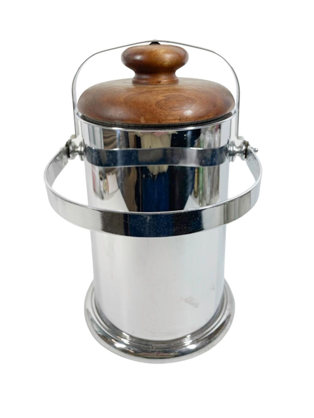 Art Deco Manning-Bowman Chrome Light-House Form Ice Bucket w/ Locking Walnut Lid In Good Condition For Sale In Chapel Hill, NC