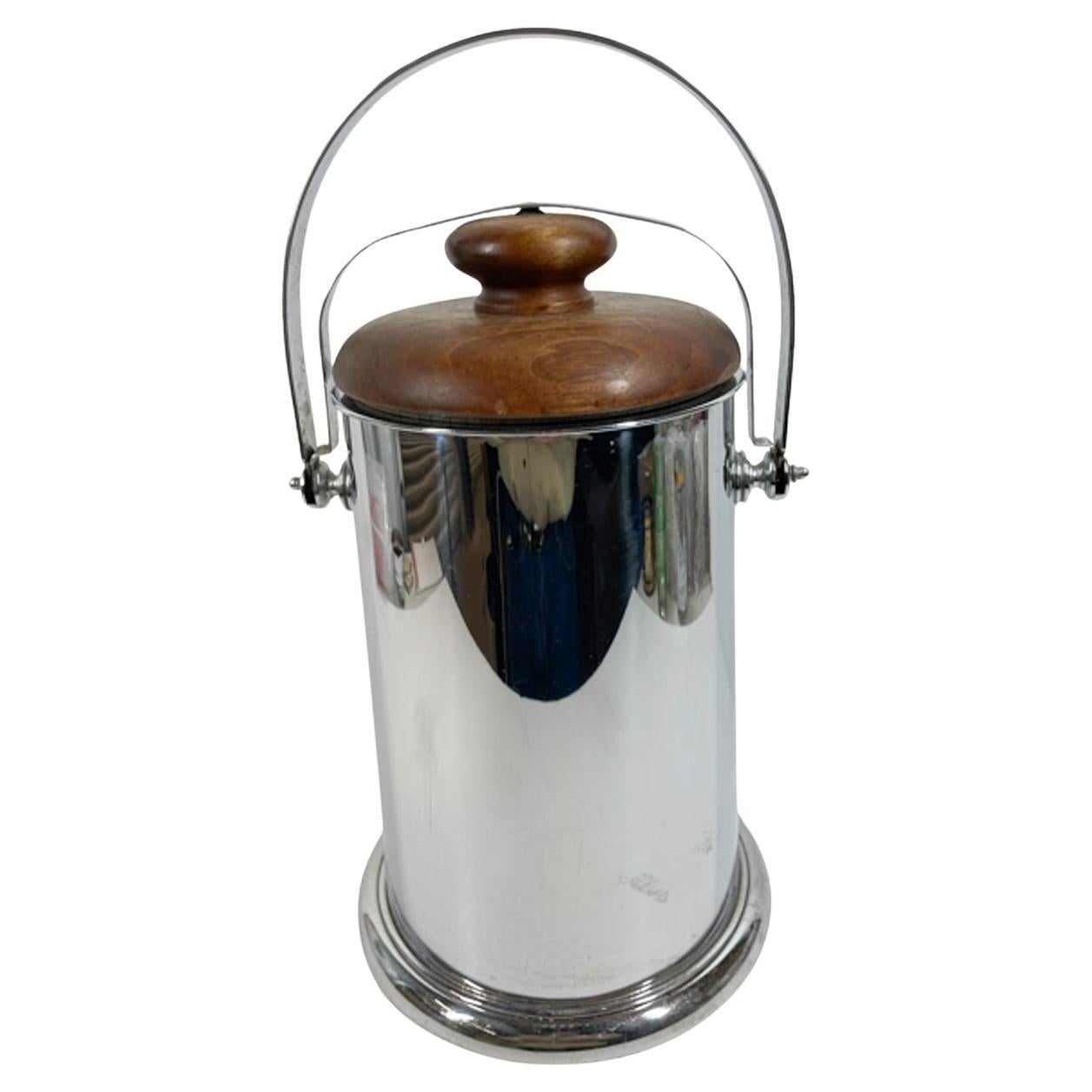 Seau à glace Art Deco Manning-Bowmans Chrome Light-House Form avec couvercle verrouillable en noyer en vente