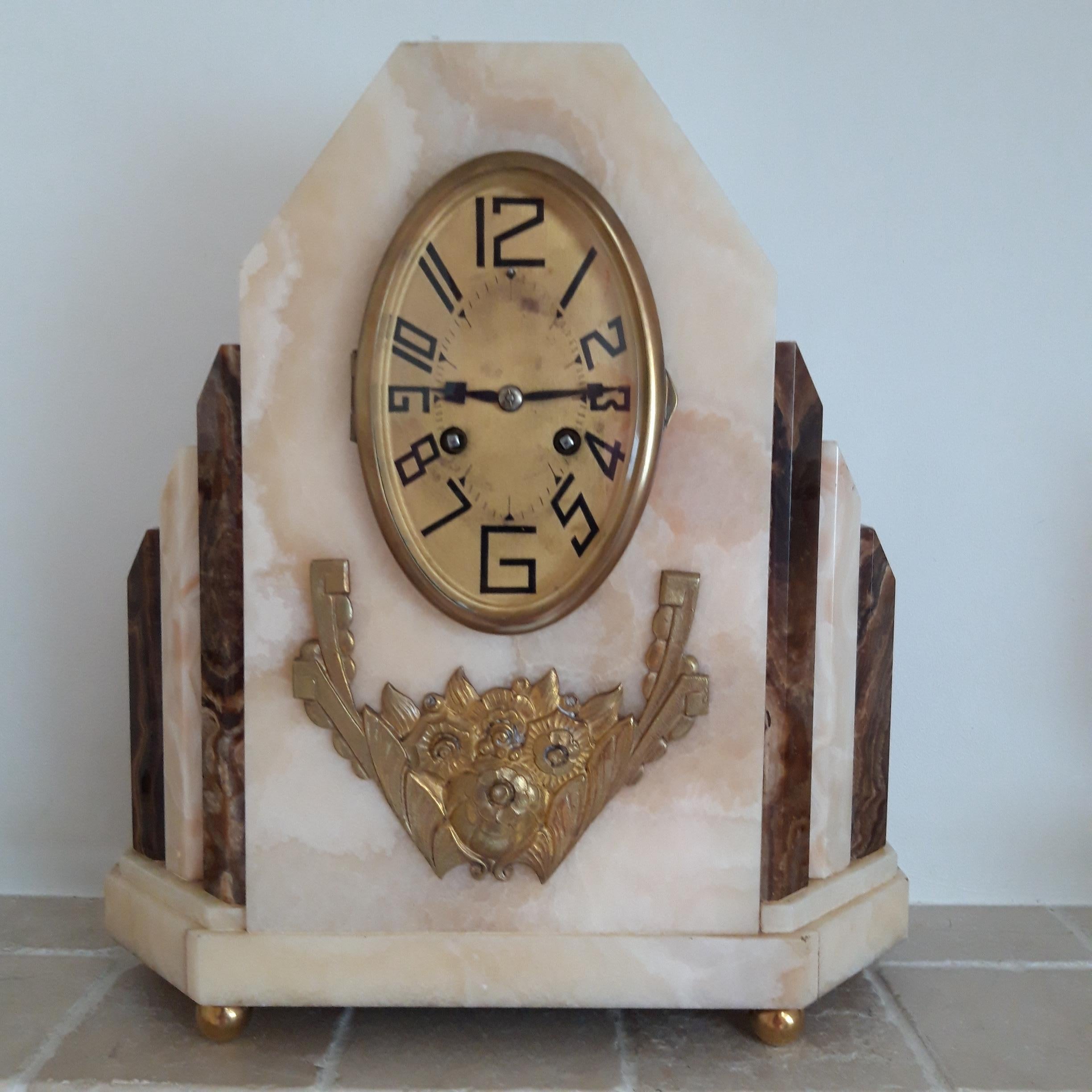 Art Deco onyx mantel clock and two cups.