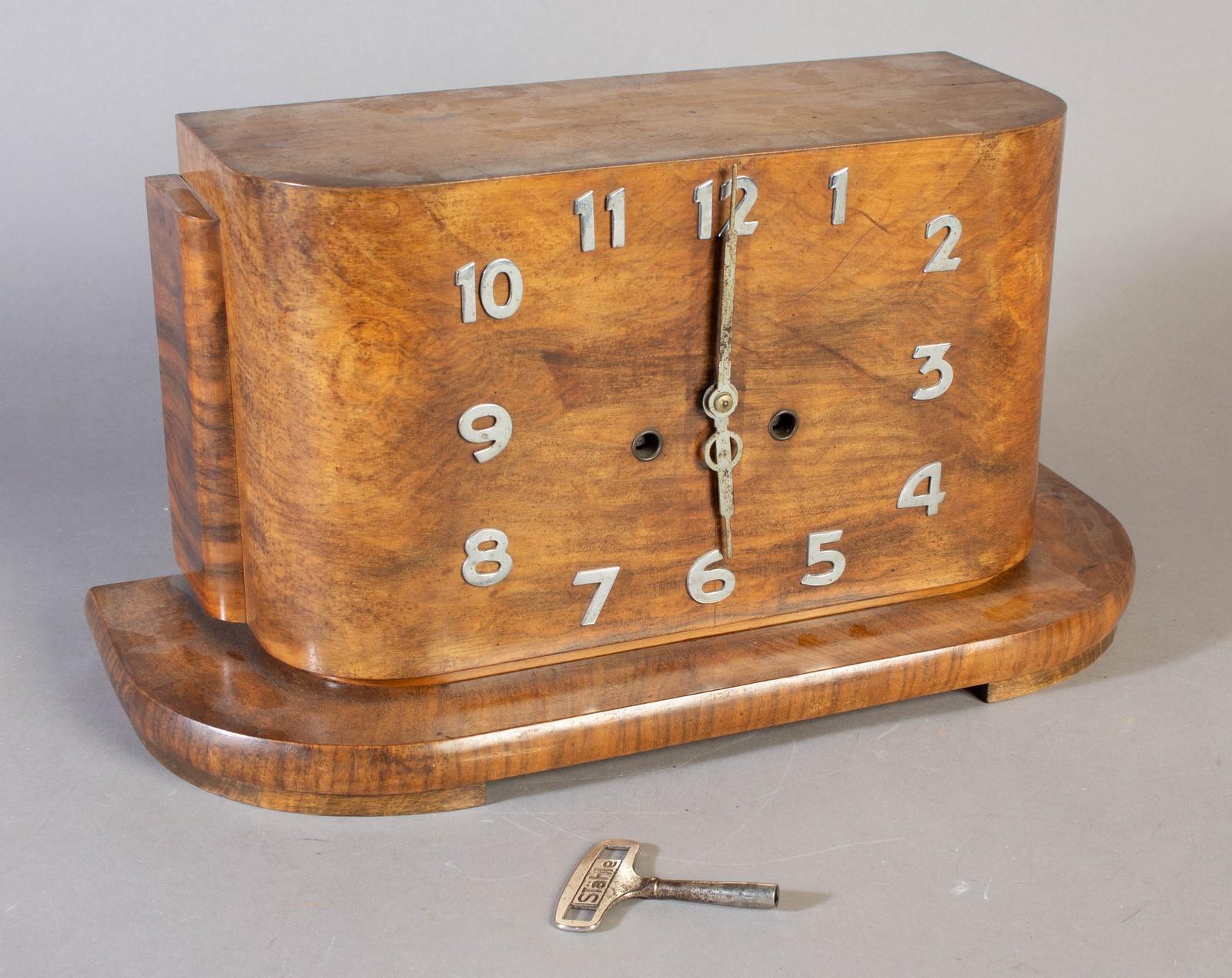 Softwood with nut veneer, chromed clock-face
Still in original condition with new springs in fully working condition.