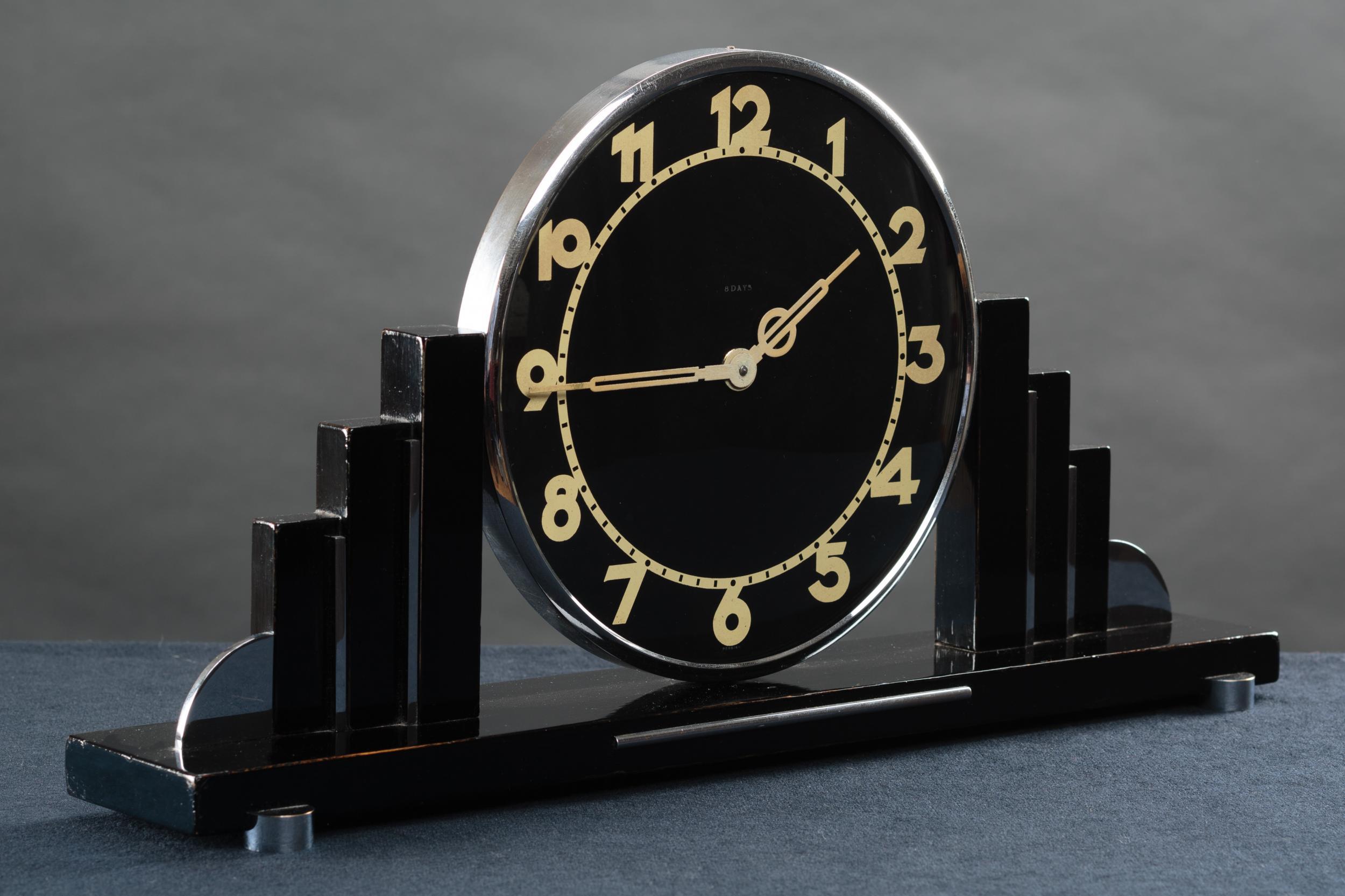 Art Deco Mantel Clock

Stunning Art Deco mantel clock standing on an ebonised base and resting on four chrome cylindrical feet with classic ‘skyscraper’ ebonised and chrome segmented towers supporting a chrome bezel.

Ebonised dial with luminous