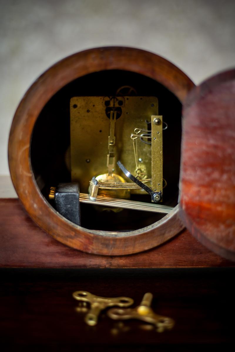 Veneer Art Deco Mantel Clock from the 1930s