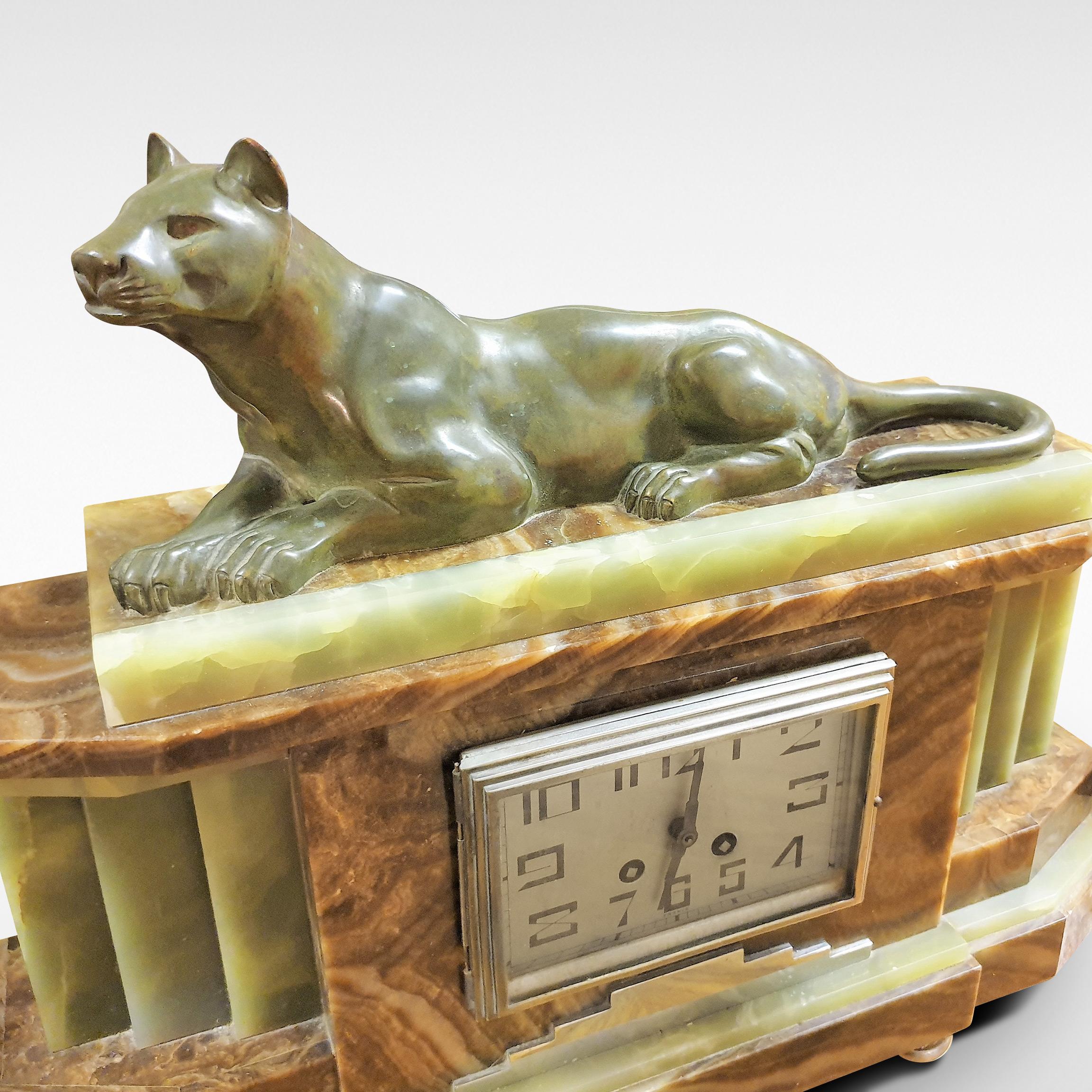 Art Deco Mantel Clock Garniture with Panther In Good Condition For Sale In Edenbridge, Kent