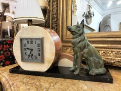 Art-Deco Mantel Clock in Marble and with a Wolf Statue in Bronze Patina