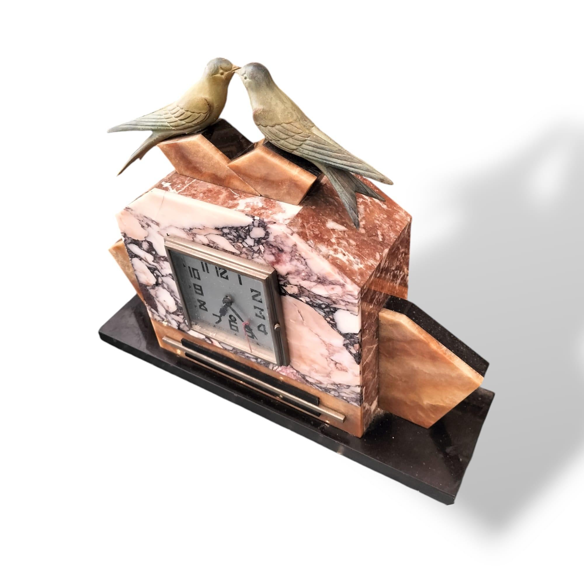 French Art Deco Mantel Clock in Marble with Love Birds in Bronze Patina, 1930s