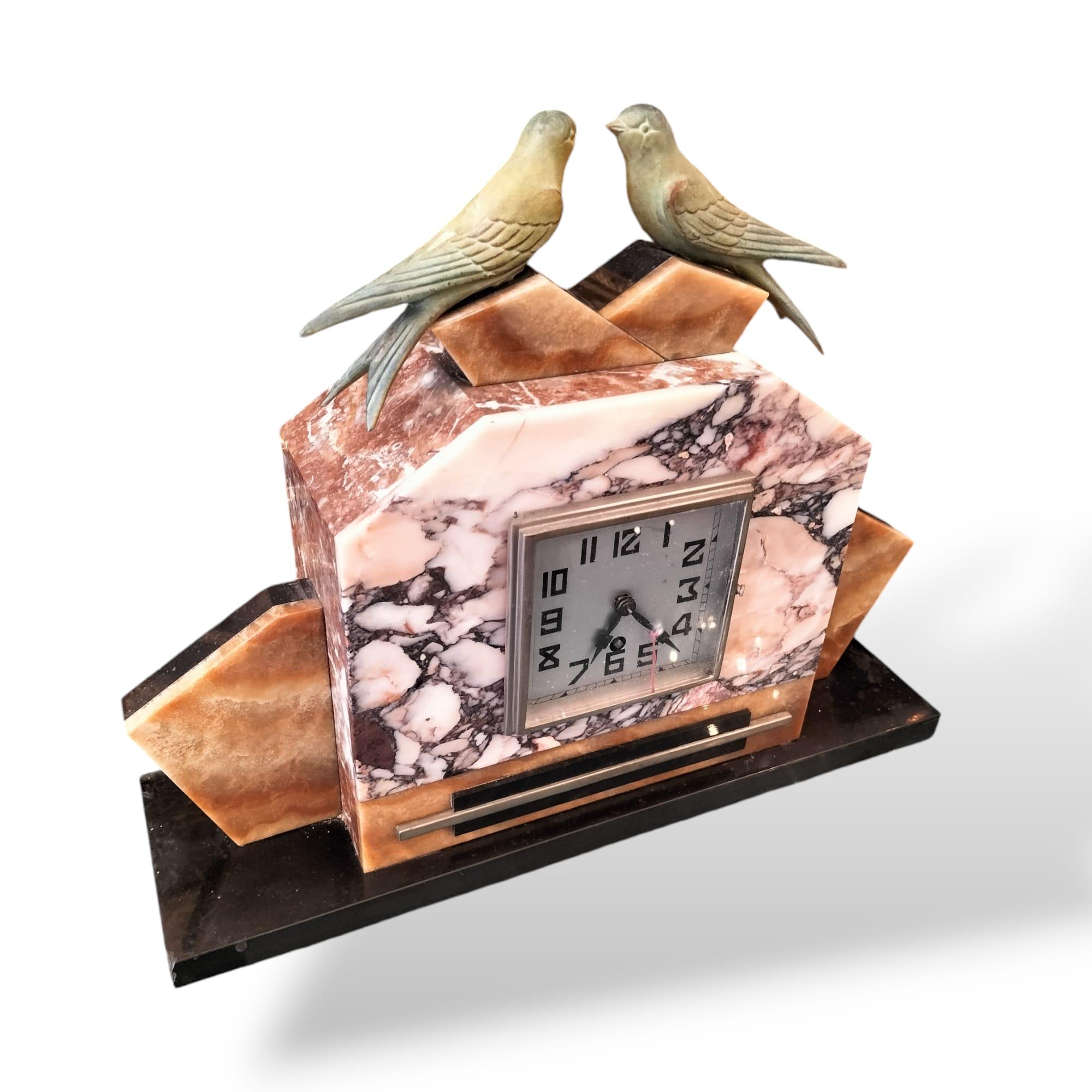 Patinated Art Deco Mantel Clock in Marble with Love Birds in Bronze Patina, 1930s