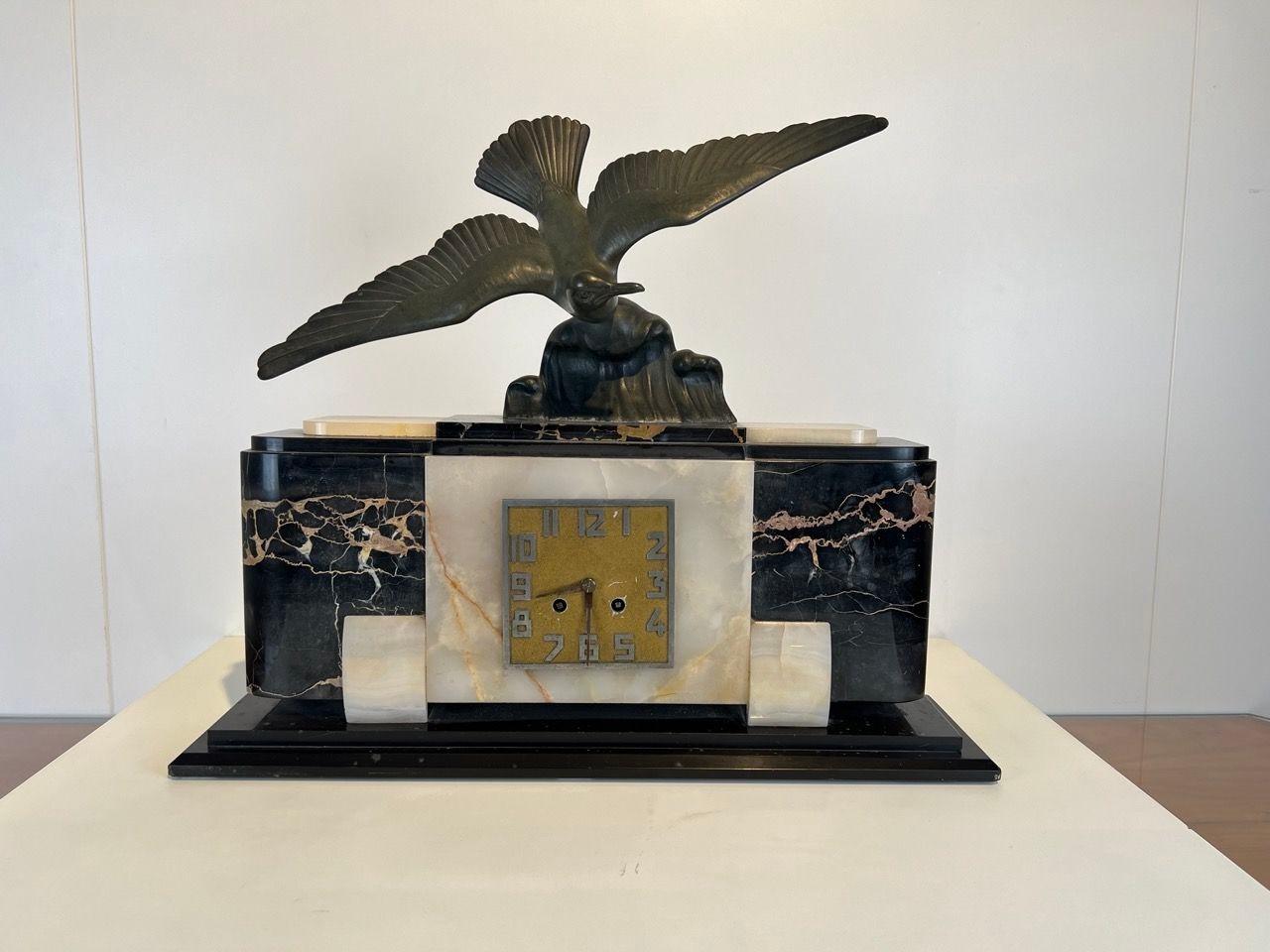 Mid-20th Century Art Deco Mantel Clock with Bird Sculpture, Marble, France circa 1930 For Sale