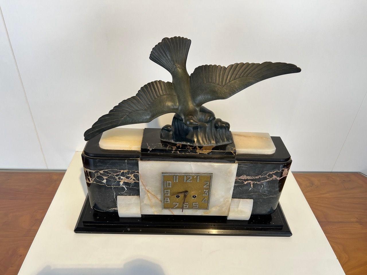 Art Deco Mantel Clock with Bird Sculpture, Marble, France circa 1930 For Sale 1