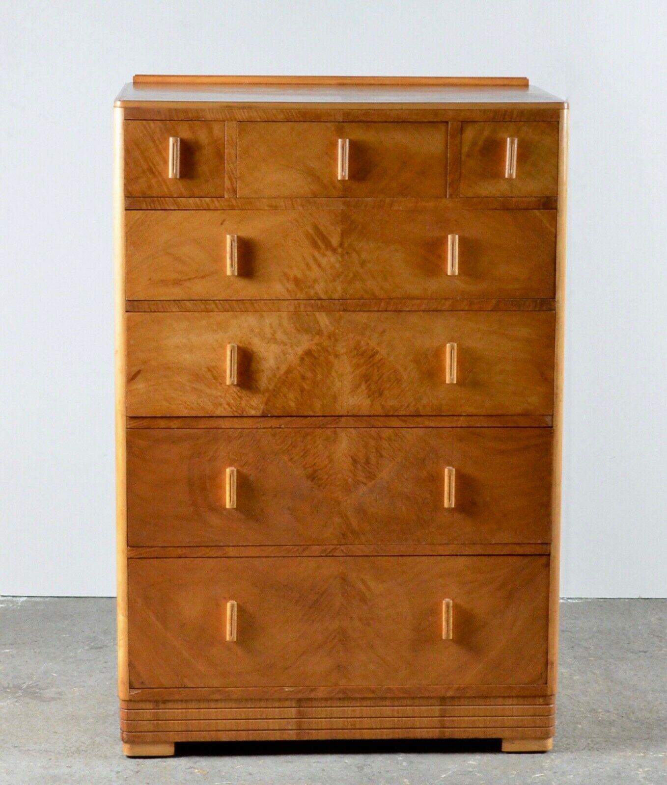 We are delighted to offer for sale this mid 20th century Army & Navy Ltd Art Deco style Maple chest of drawers. A very good-looking chest of drawers the wood is rich maple and glows in the light, it has seven drawers and is stamped Army & Navy,