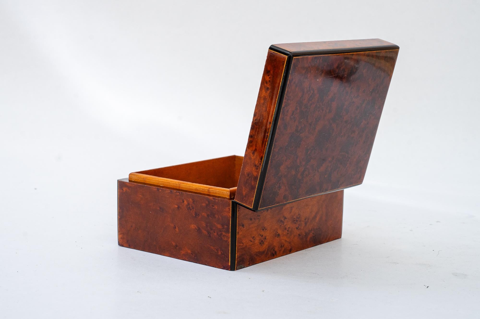 Art Deco Ahorn-Schmuckkästchen wien um 1920er Jahre im Angebot 1