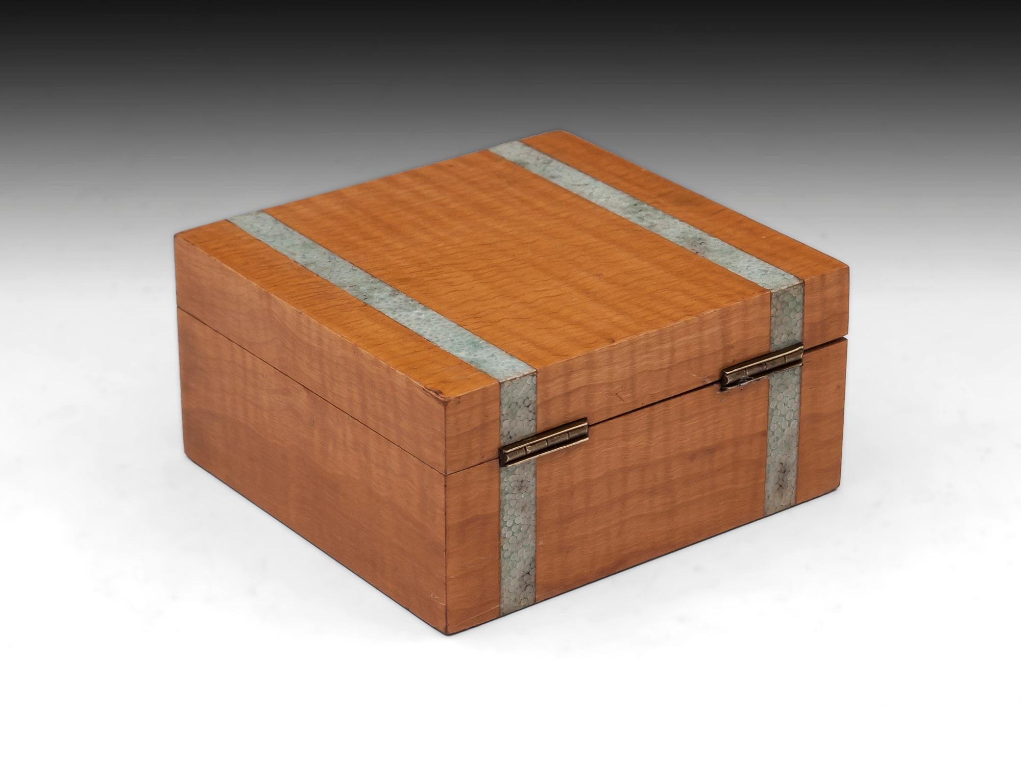 Art Deco Maple Shagreen Cedar Lined Cigarette Box, 20th Century In Good Condition In Northampton, United Kingdom