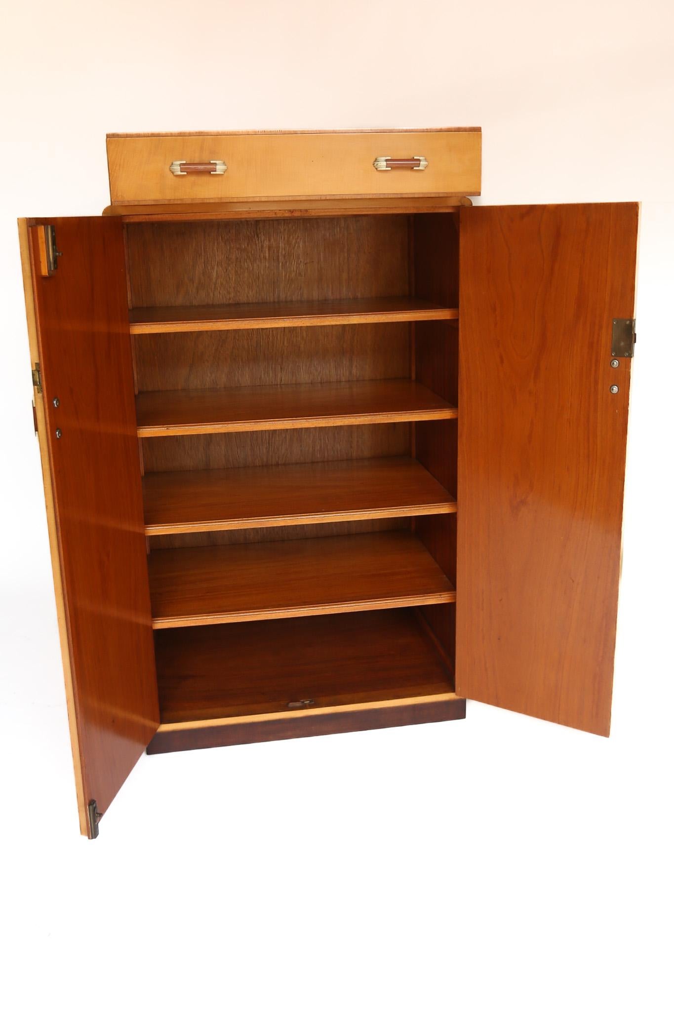Tallboy Art Decó de arce circa 1930s siglo XX en venta