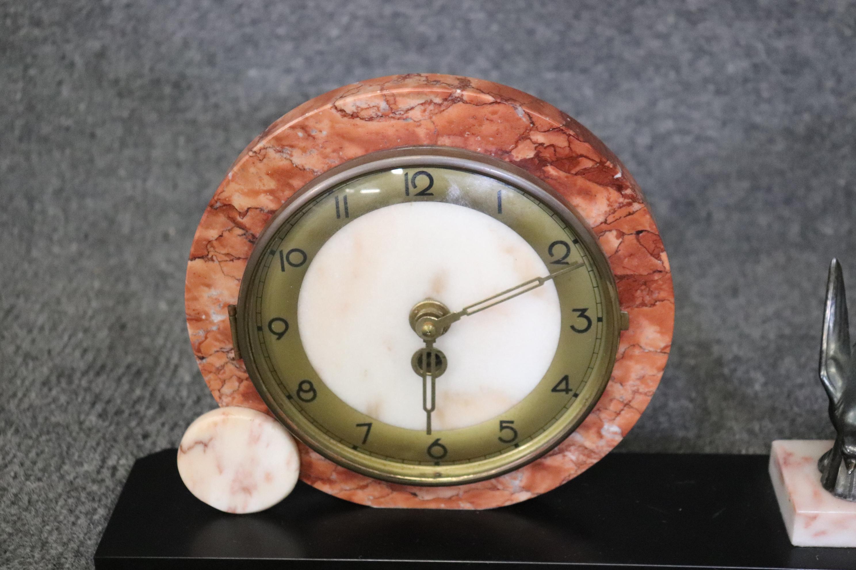 Art Deco Marble and Alabaster Mantel Clock With Metal Bird In Good Condition For Sale In Swedesboro, NJ