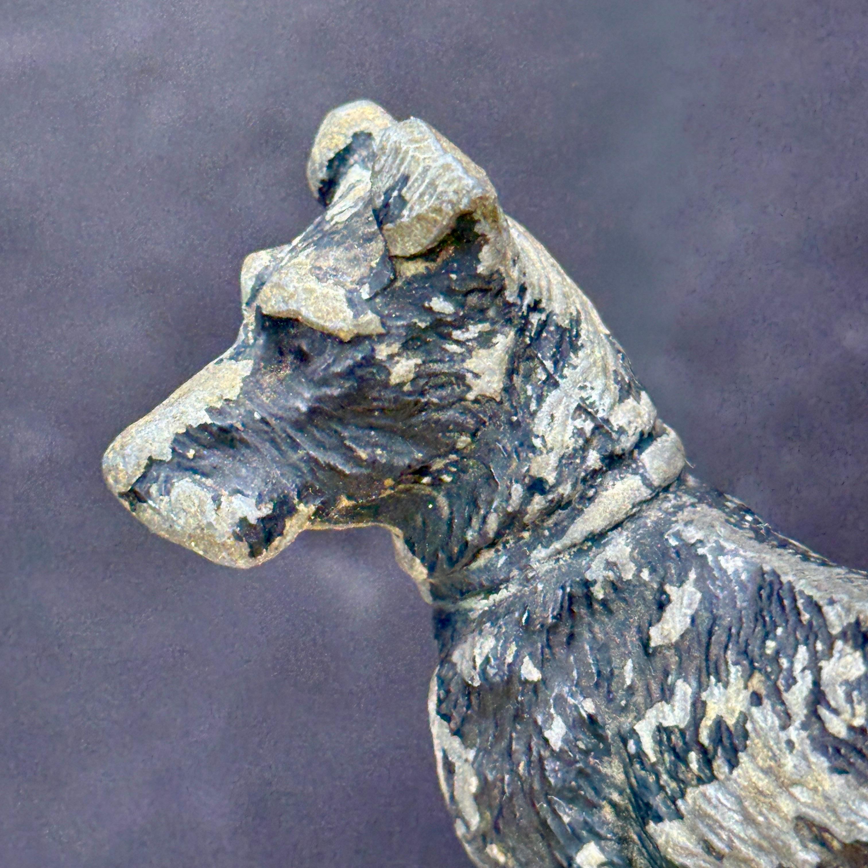 Art Deco Aschenbecher oder Schmucktablett aus Marmor und Bronze Terrier im Angebot 2