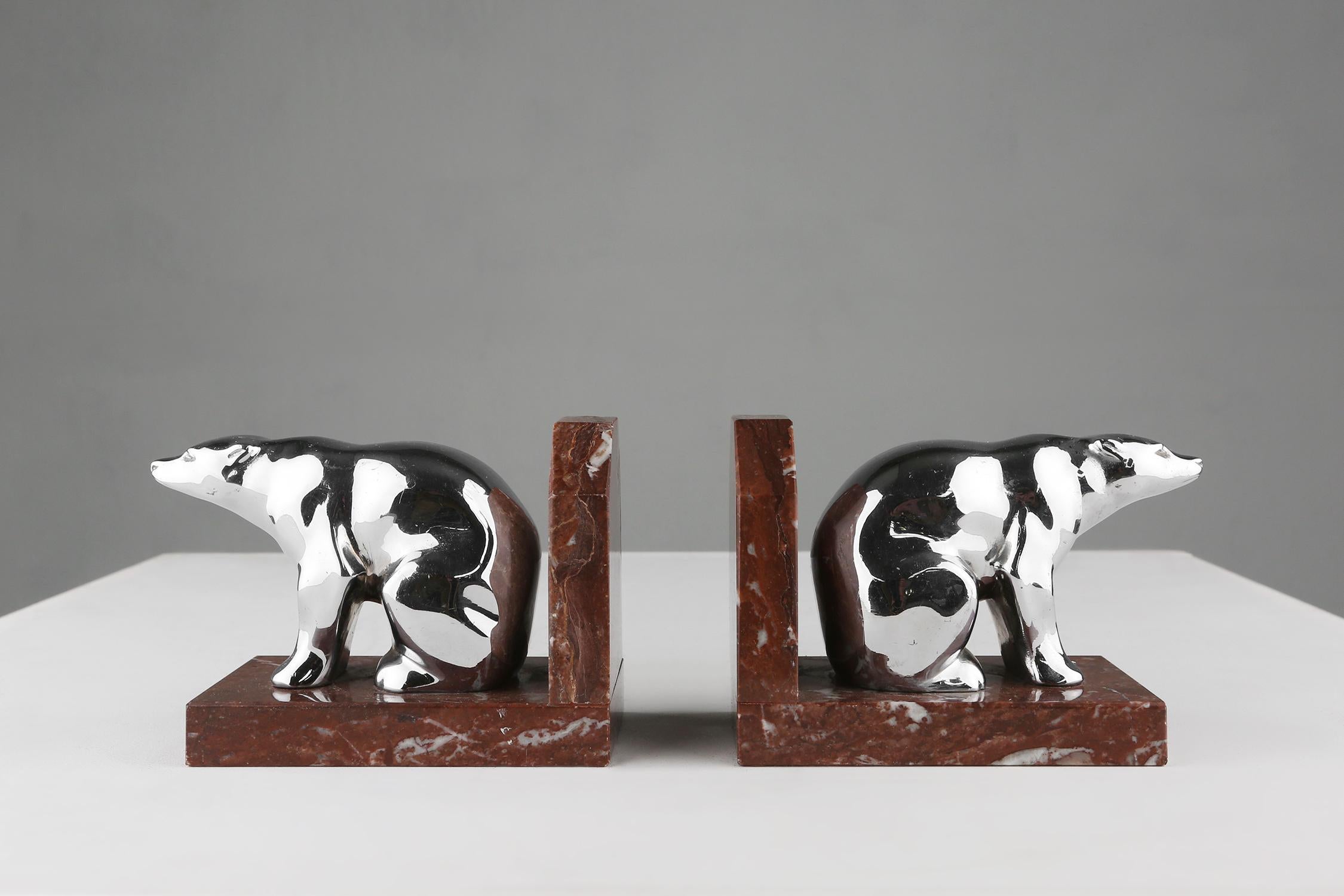 Brighten up your bookcase with these stunning marble and metal bear bookends. Made of high-quality marble and chrome metal, these bookends have a charming design that will brighten up any room. The marble base is sturdy and solid, and has a natural
