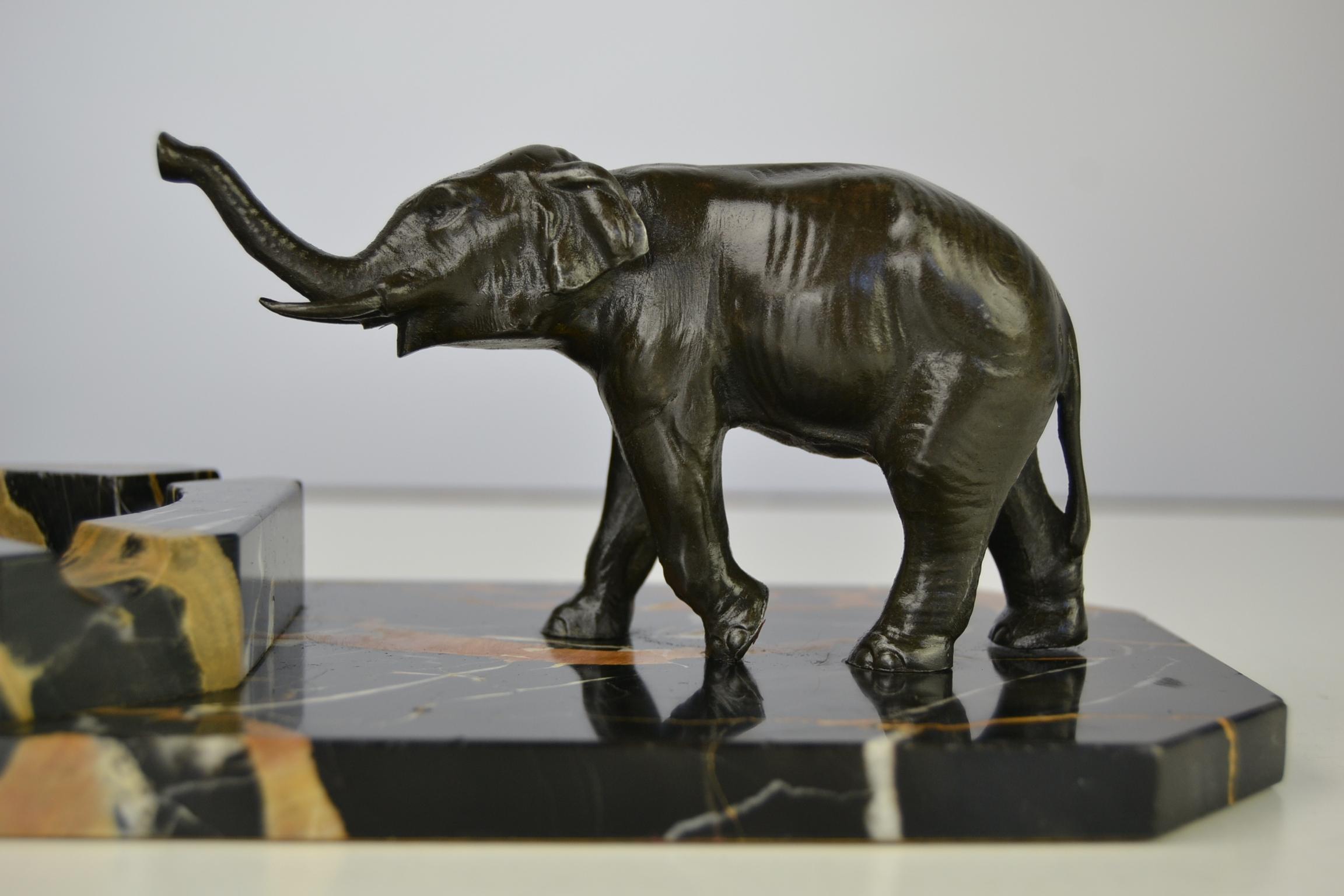 20th Century Art Deco Marble Ashtray with Elephant Figurine on Italian Marble Base