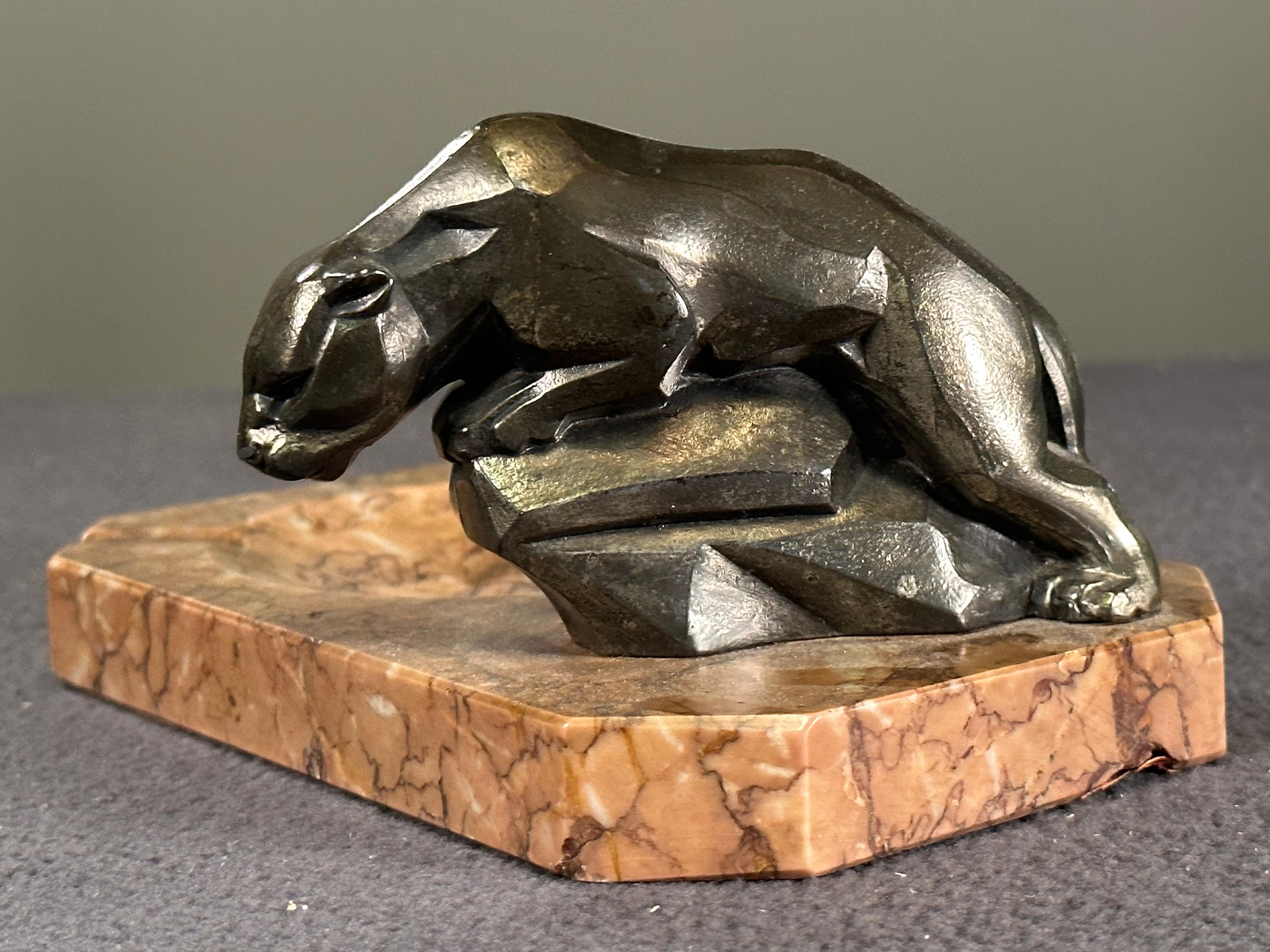Art Deco Marble Ashtray with Panther Sculpture, France 1935 For Sale 4