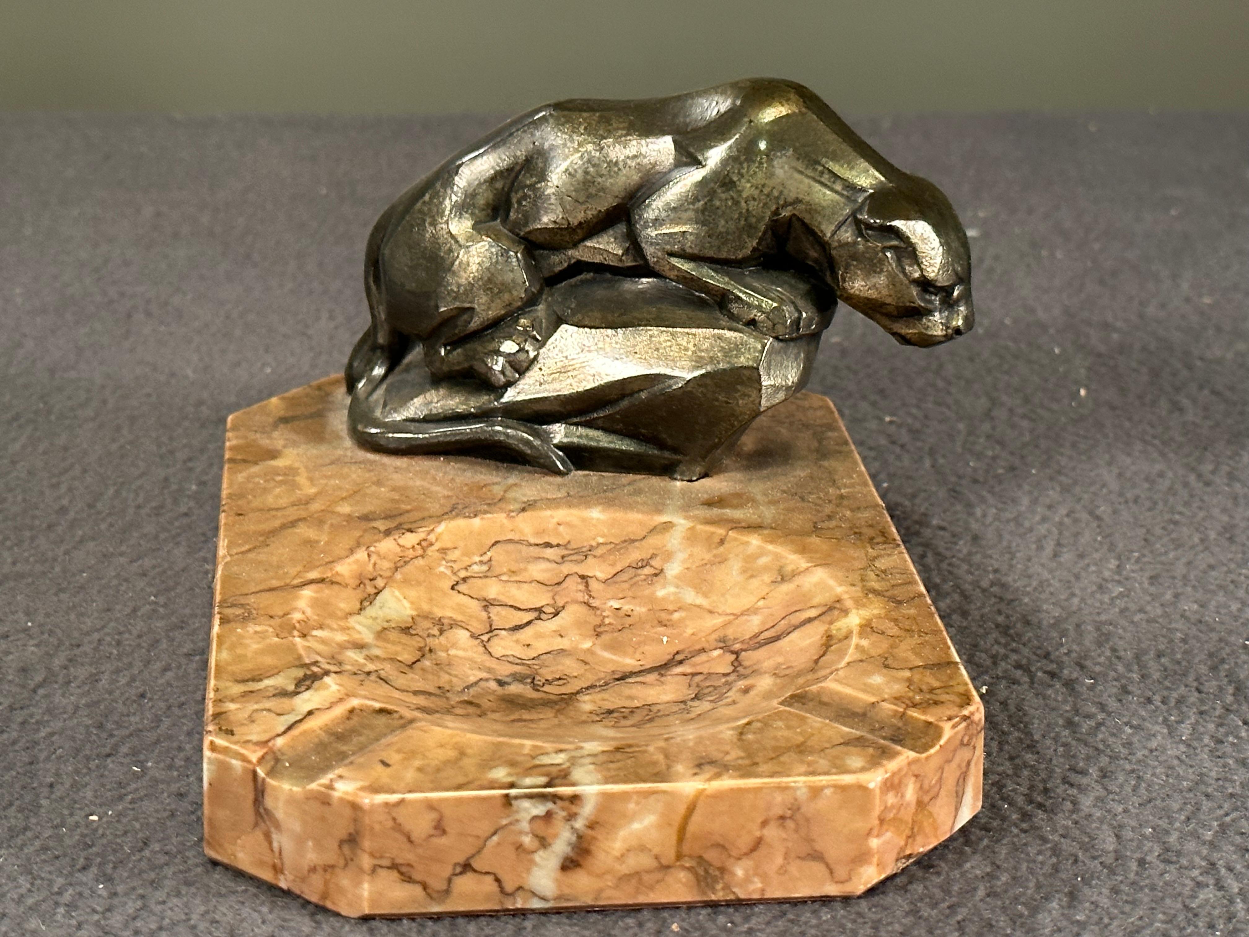 Aschenbecher aus Marmor im Art déco-Stil mit Panther-Skulptur, Frankreich 1935 im Angebot 12