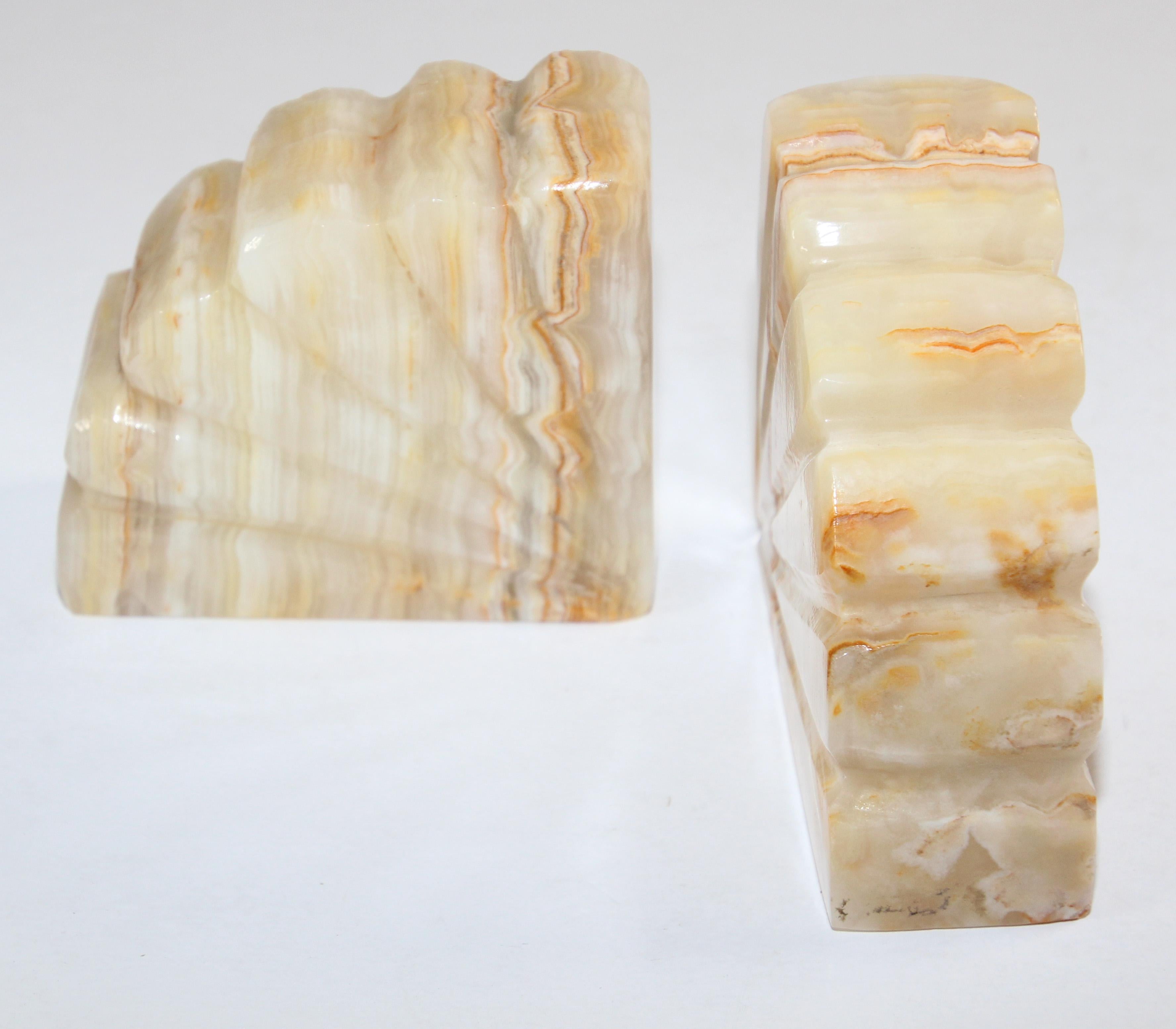 Art Deco Marble Bookends Hand Carved Scallop Shell Design, French, Ca 1940s In Good Condition In North Hollywood, CA