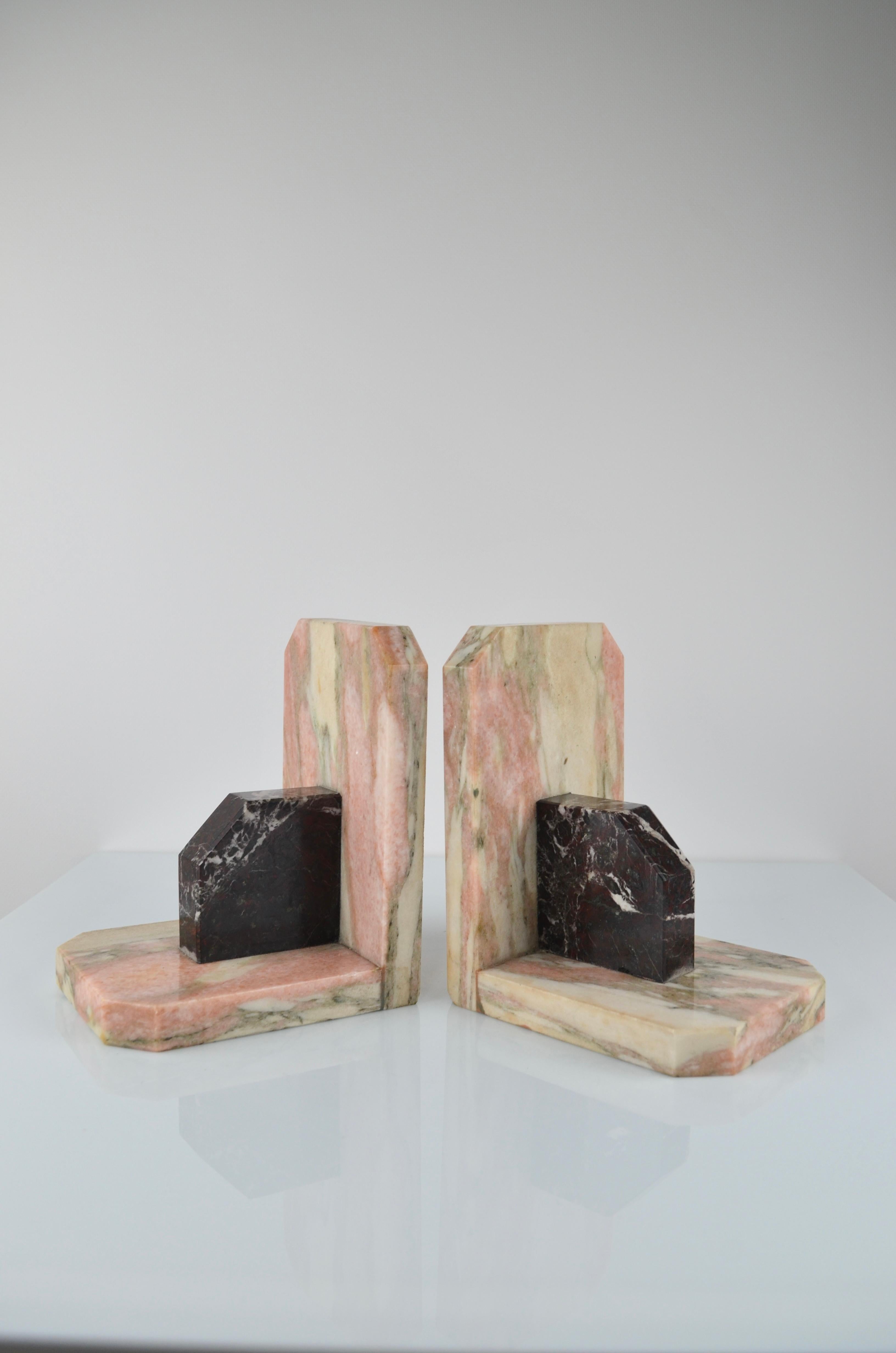 Magnificent pair of french bookends art deco period.
Stylized shape and composed of 2 different marbles.