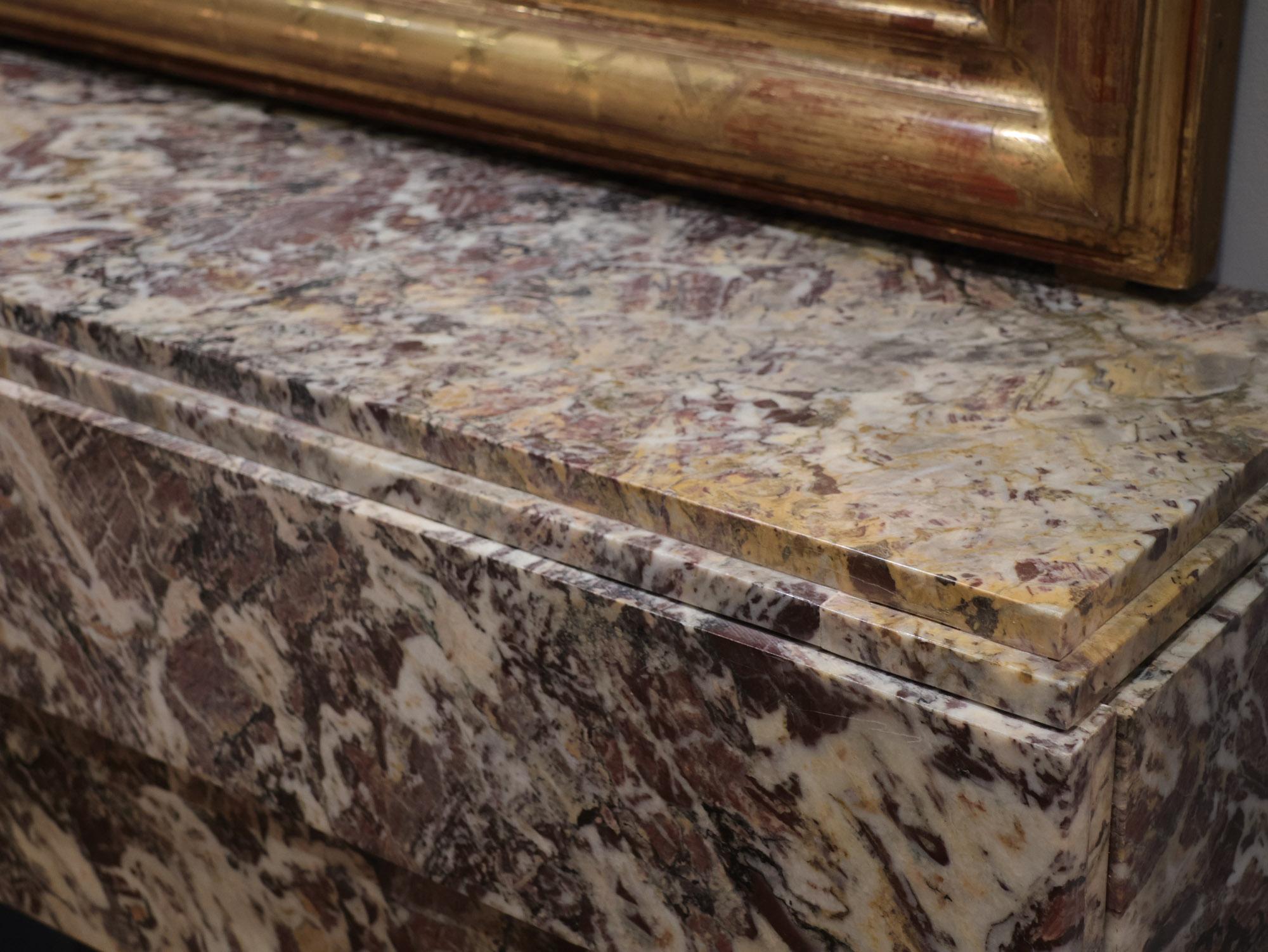 Marbre Cheminée Art Déco des années 1920 en vente
