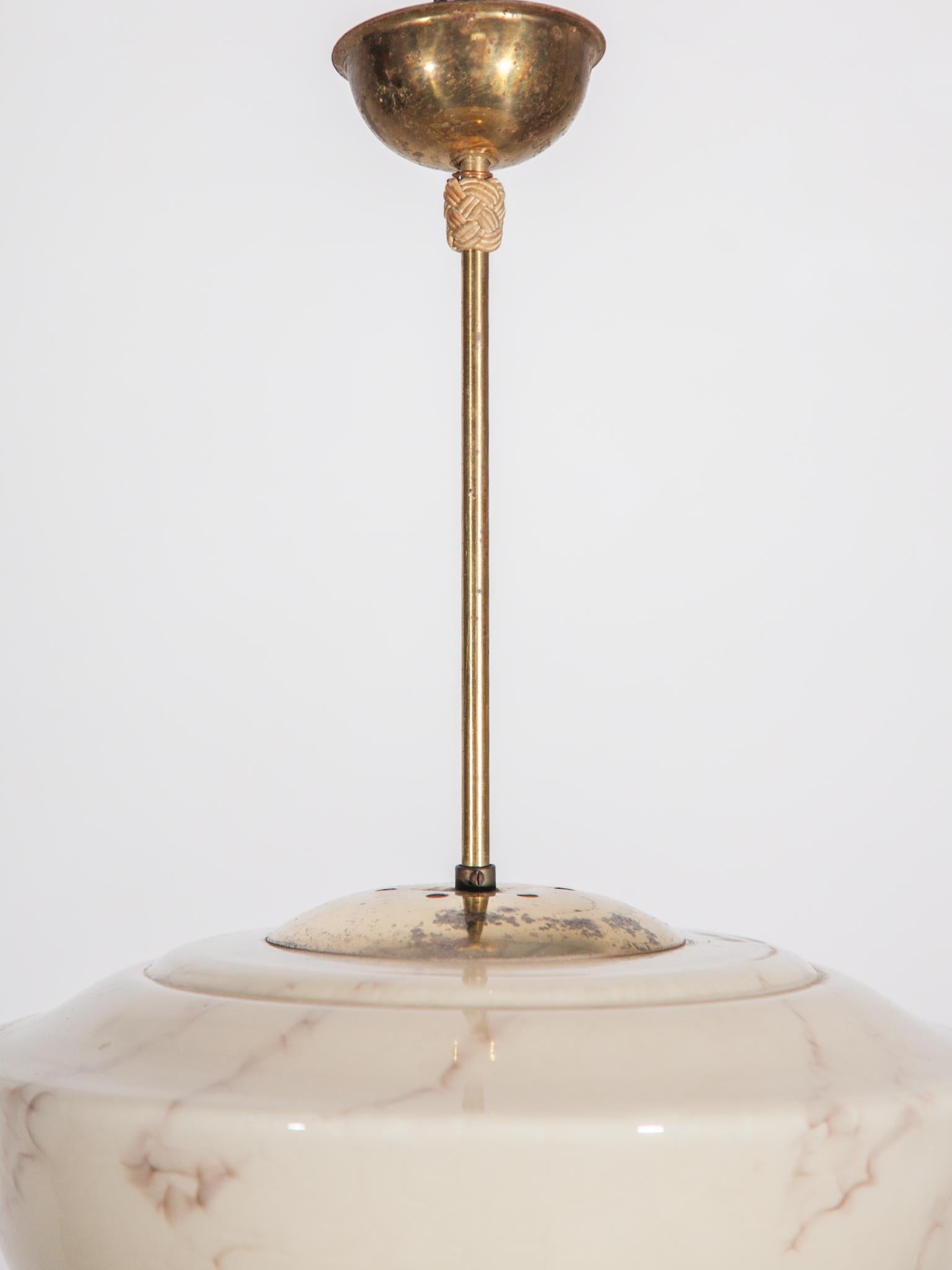 Lampada a sospensione in vetro di marmo Art Deco in vendita 3