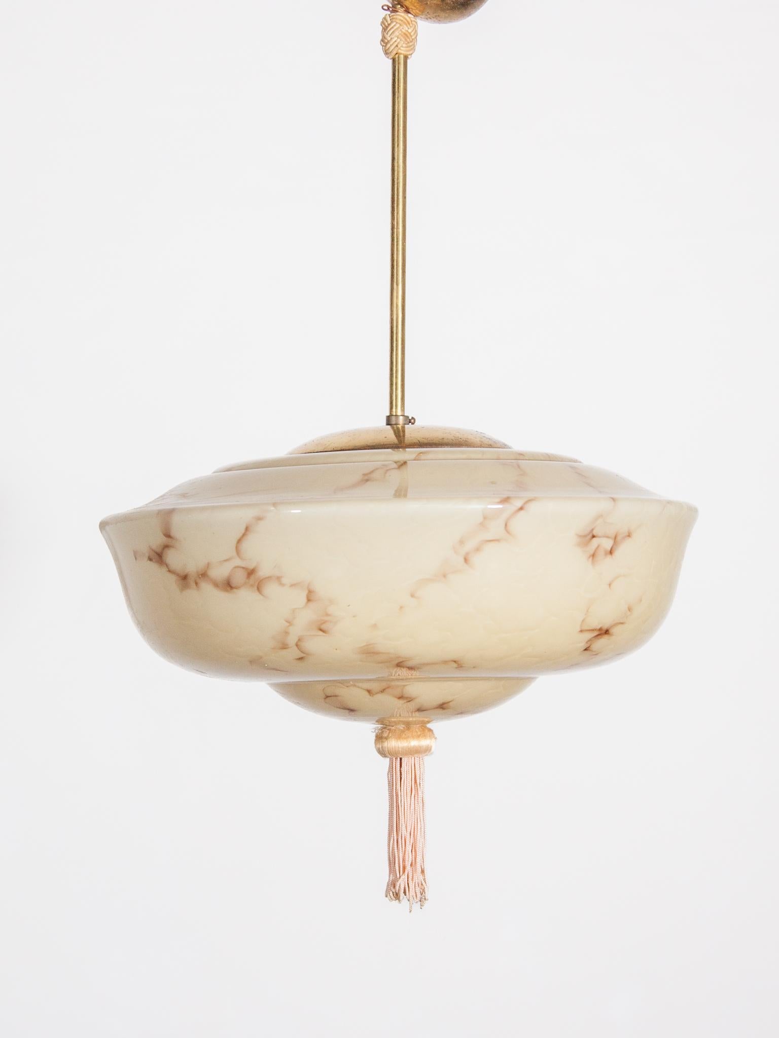 Lampada a sospensione in vetro di marmo Art Deco In condizioni buone in vendita a Antwerp, BE