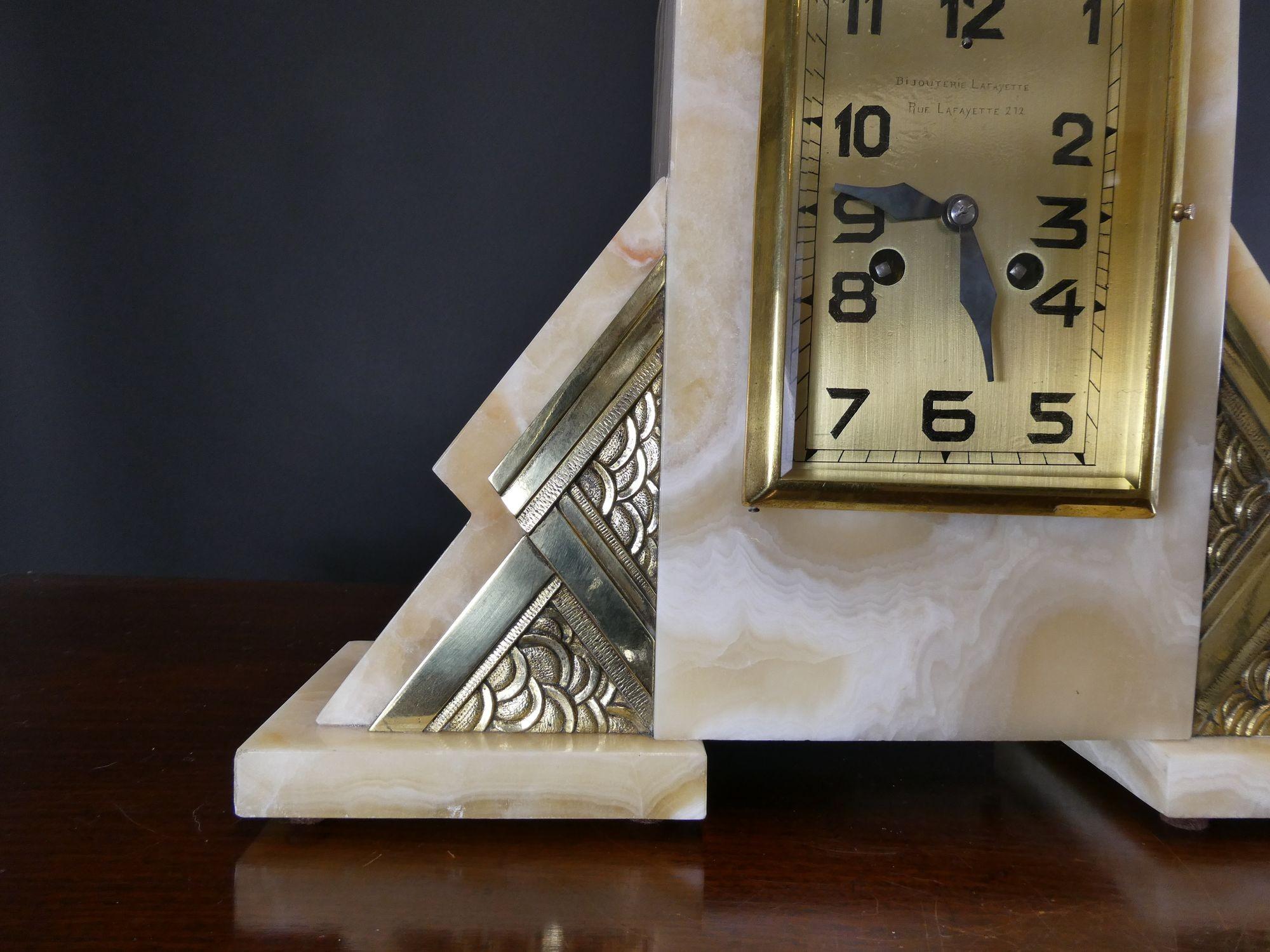 Art Deco Marble Mantel Clock For Sale 4