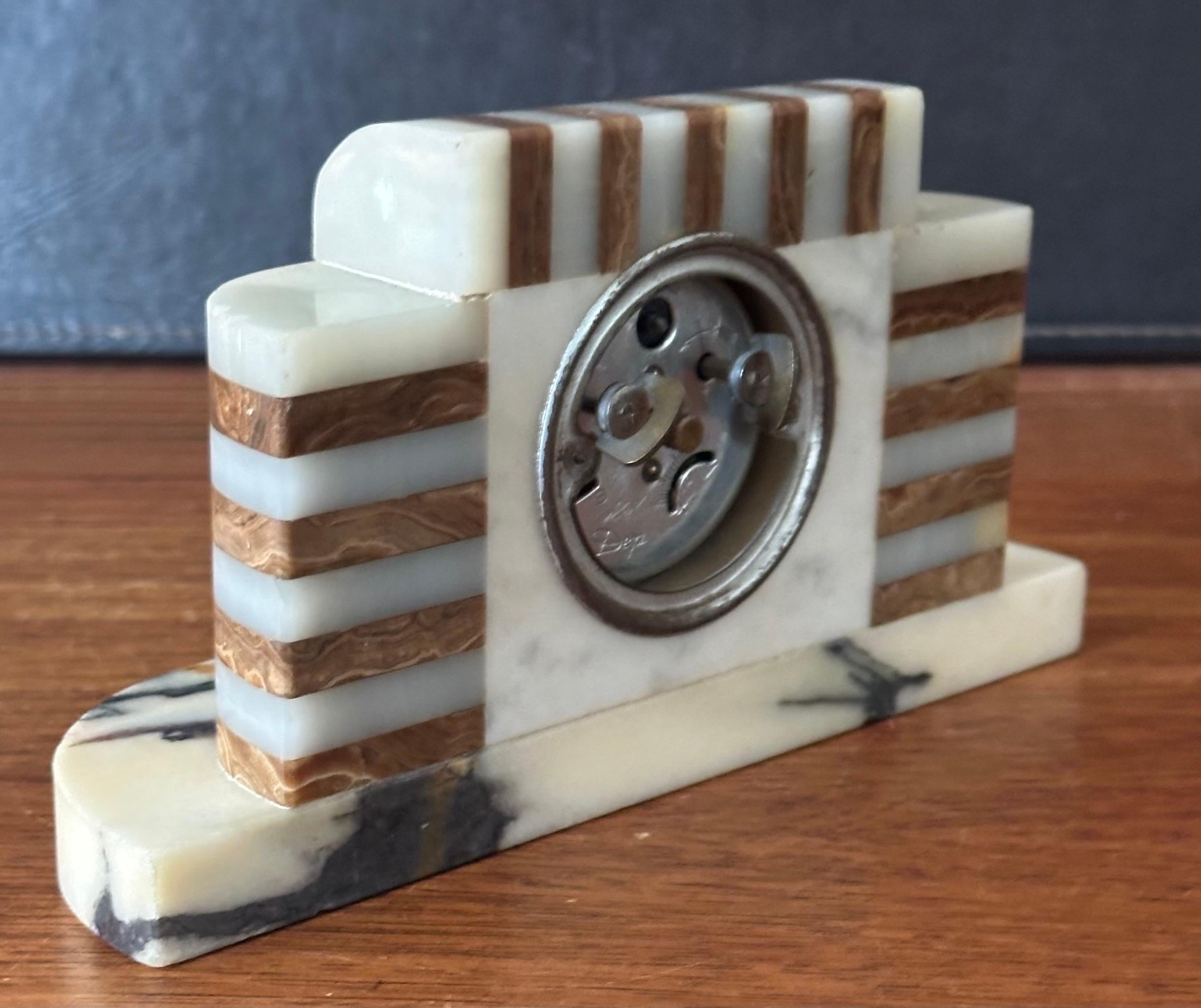 Art Deco Marmor & Onyx Wind Up Tischuhr von DEP of France im Angebot 3