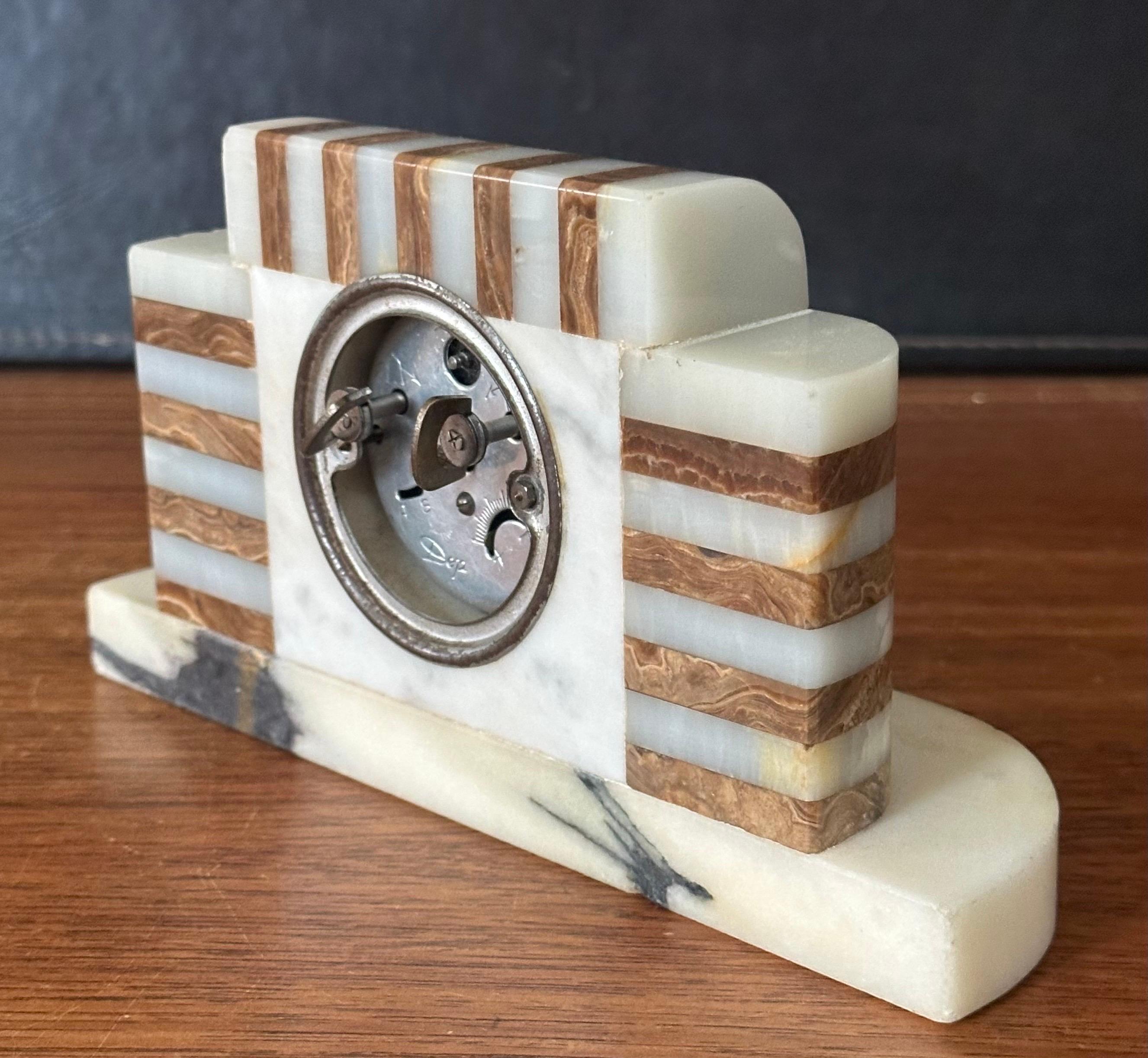 Art Deco Marmor & Onyx Wind Up Tischuhr von DEP of France im Angebot 6