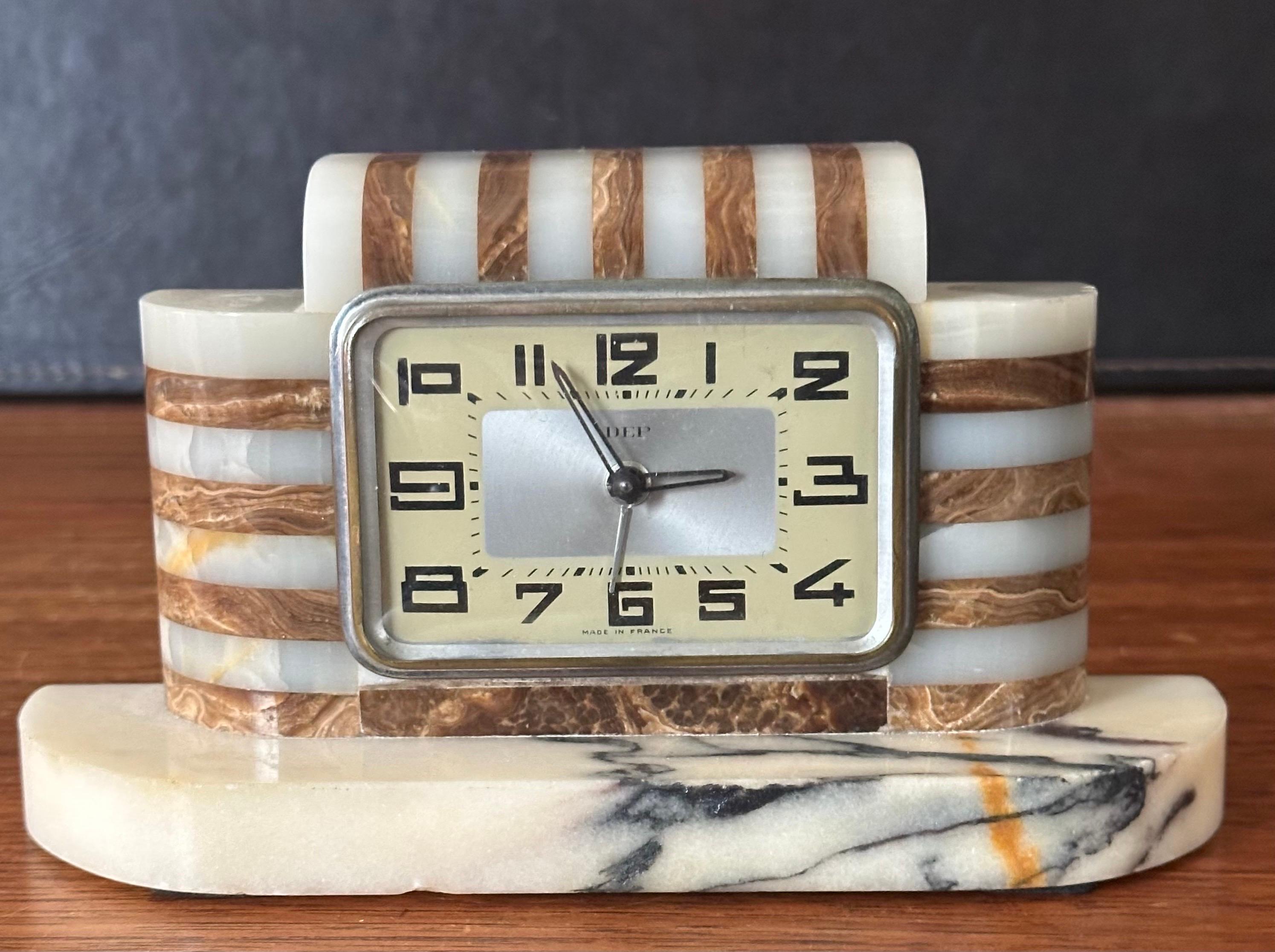 Art Deco Marmor & Onyx Wind Up Tischuhr von DEP of France im Zustand „Gut“ im Angebot in San Diego, CA