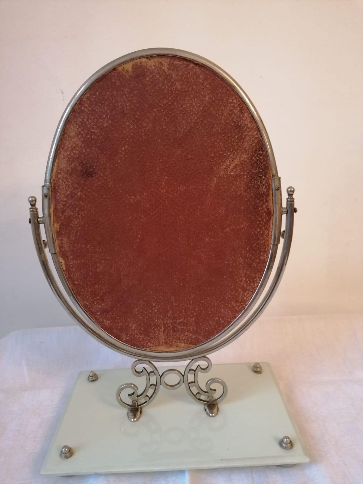 Milieu du XXe siècle Miroir de table ovale en marbre Art Déco en vente