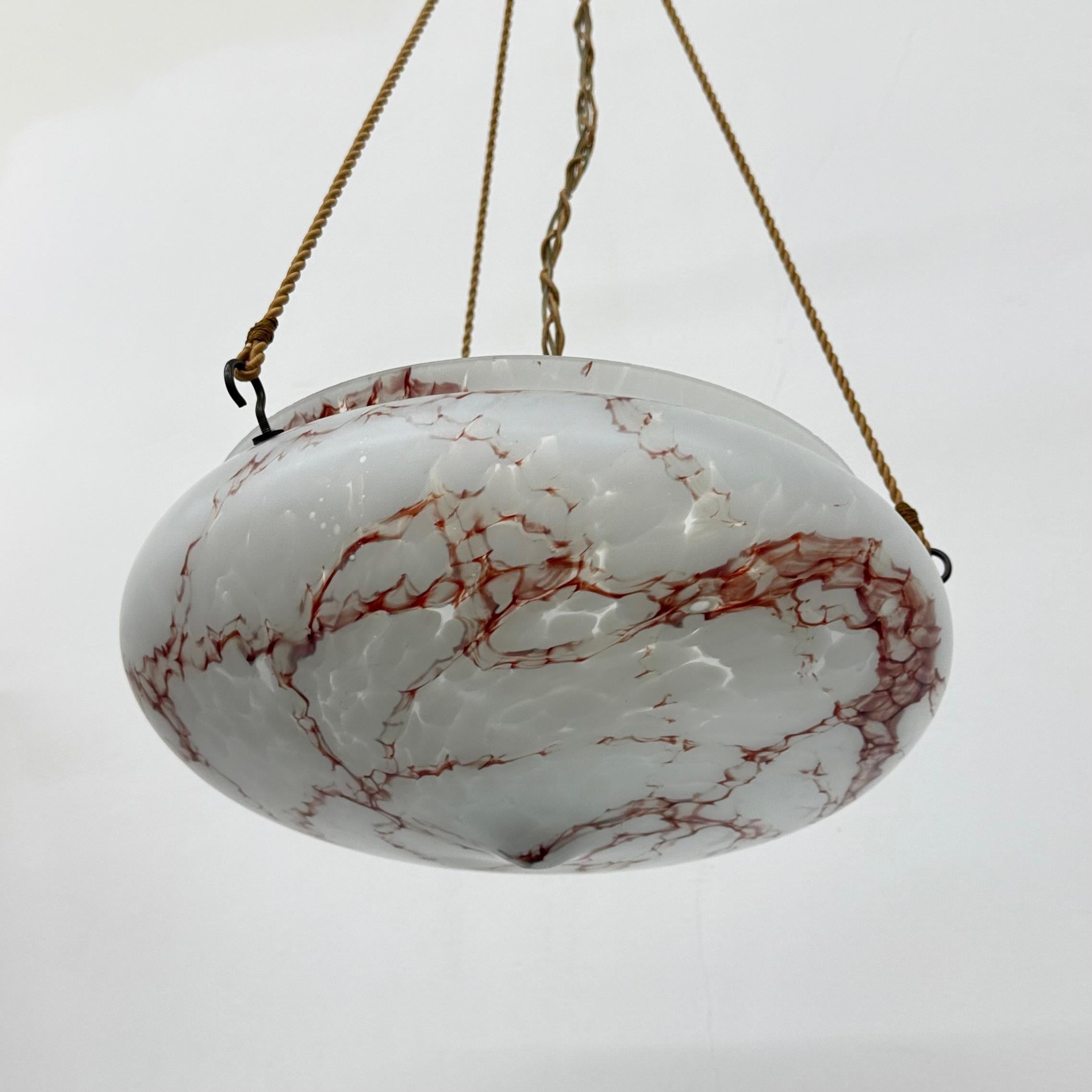 Lampada a sospensione in vetro marmorizzato Art déco, anni '50 in vendita 5