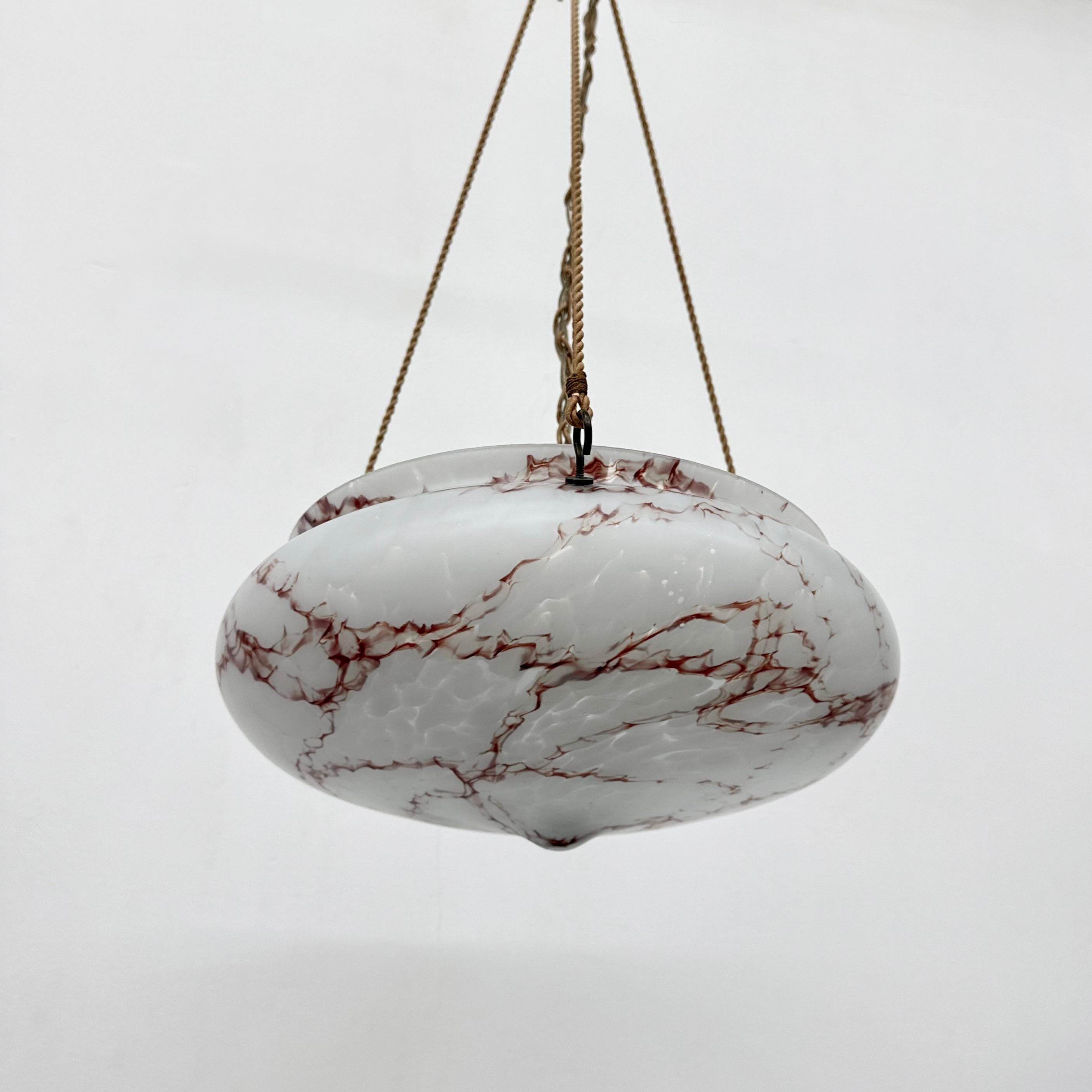 Lampada a sospensione in vetro marmorizzato Art déco, anni '50 in vendita 7