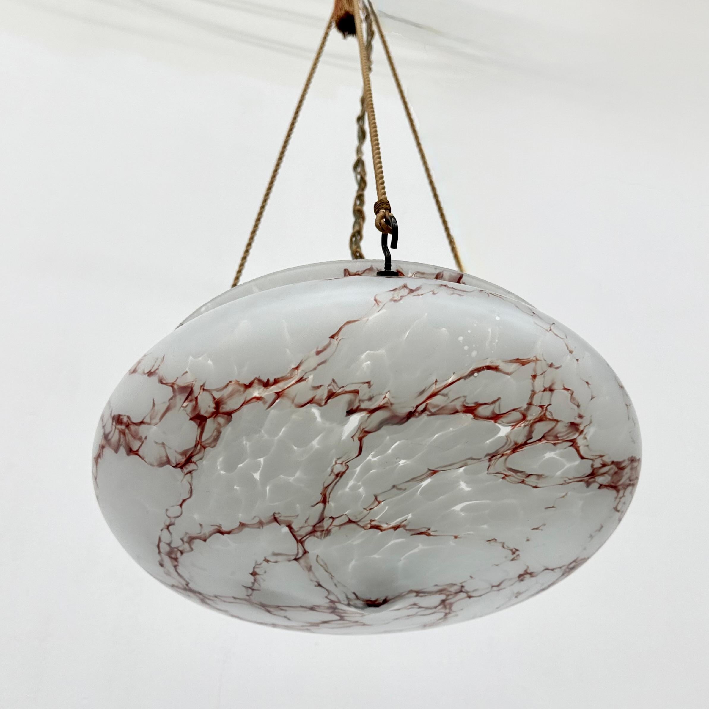 Lampada a sospensione in vetro marmorizzato Art déco, anni '50 in vendita 8