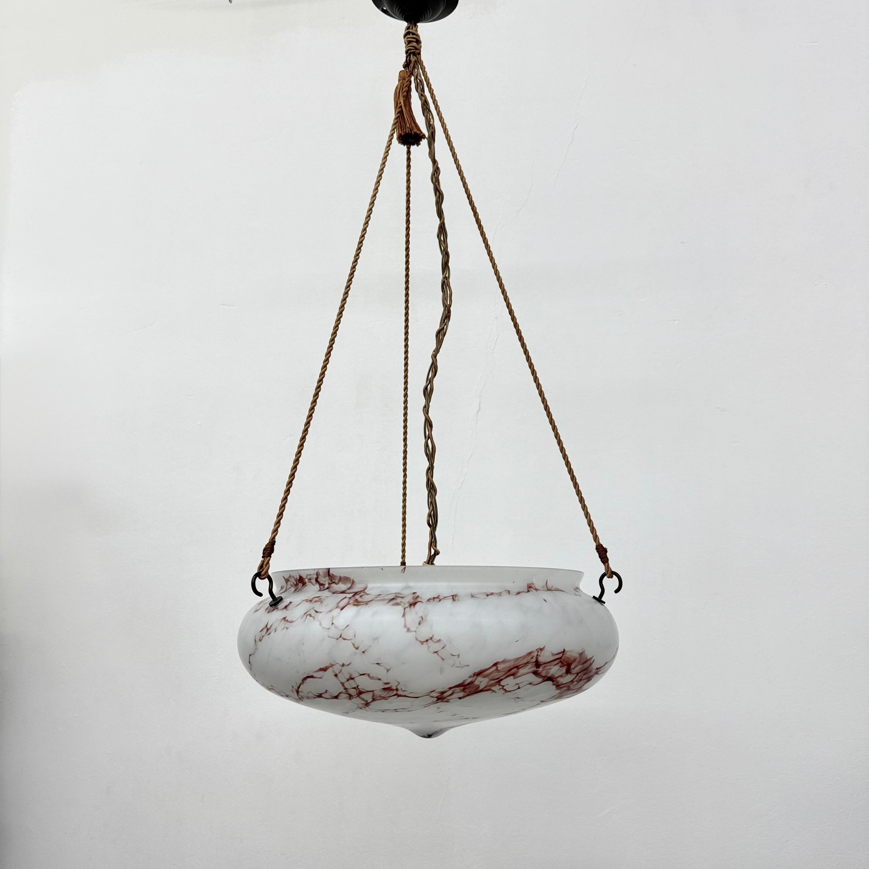 Lampada a sospensione in vetro marmorizzato Art déco, anni '50 in vendita 2