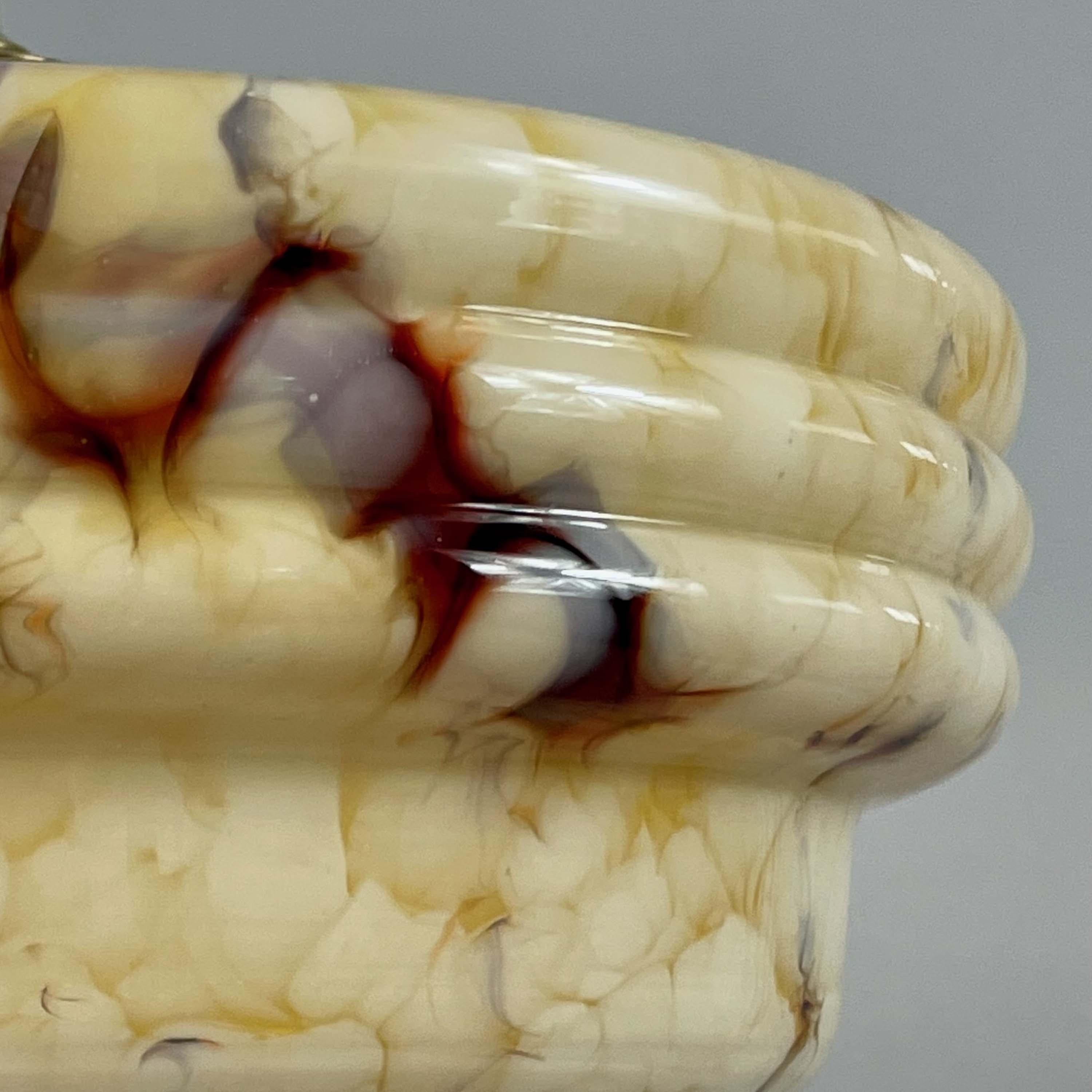 Colgante Art Déco de vidrio opalino jaspeado y latón, Alemania Años 30 en venta 8